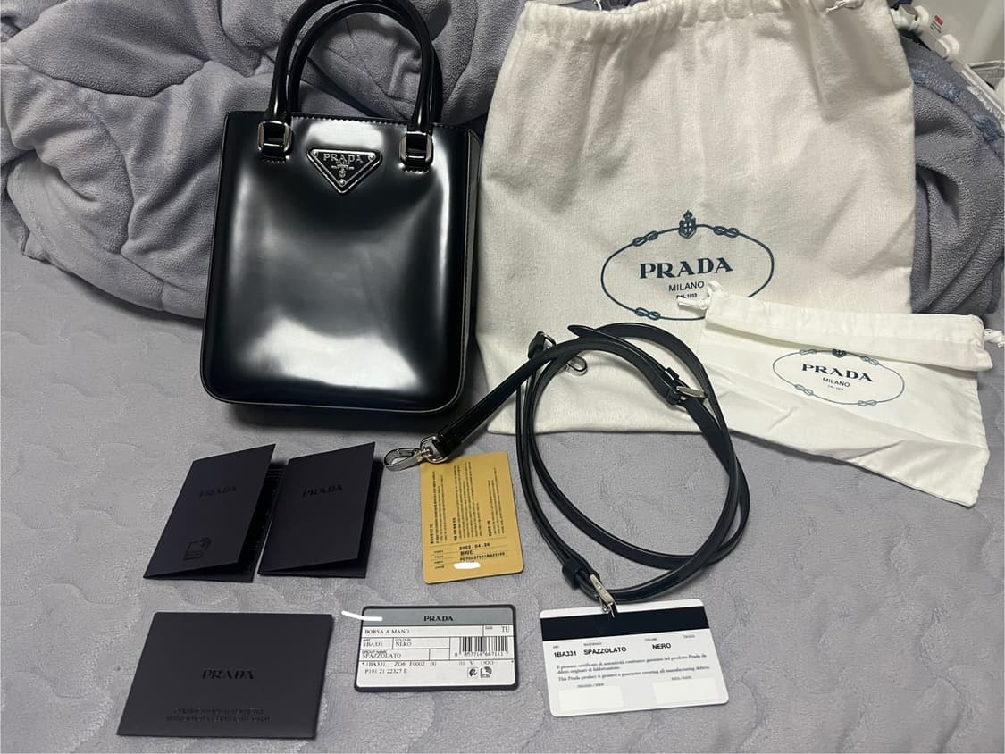 프라다 브러쉬드 카프스킨 도트백 스몰 블랙 상품이미지1