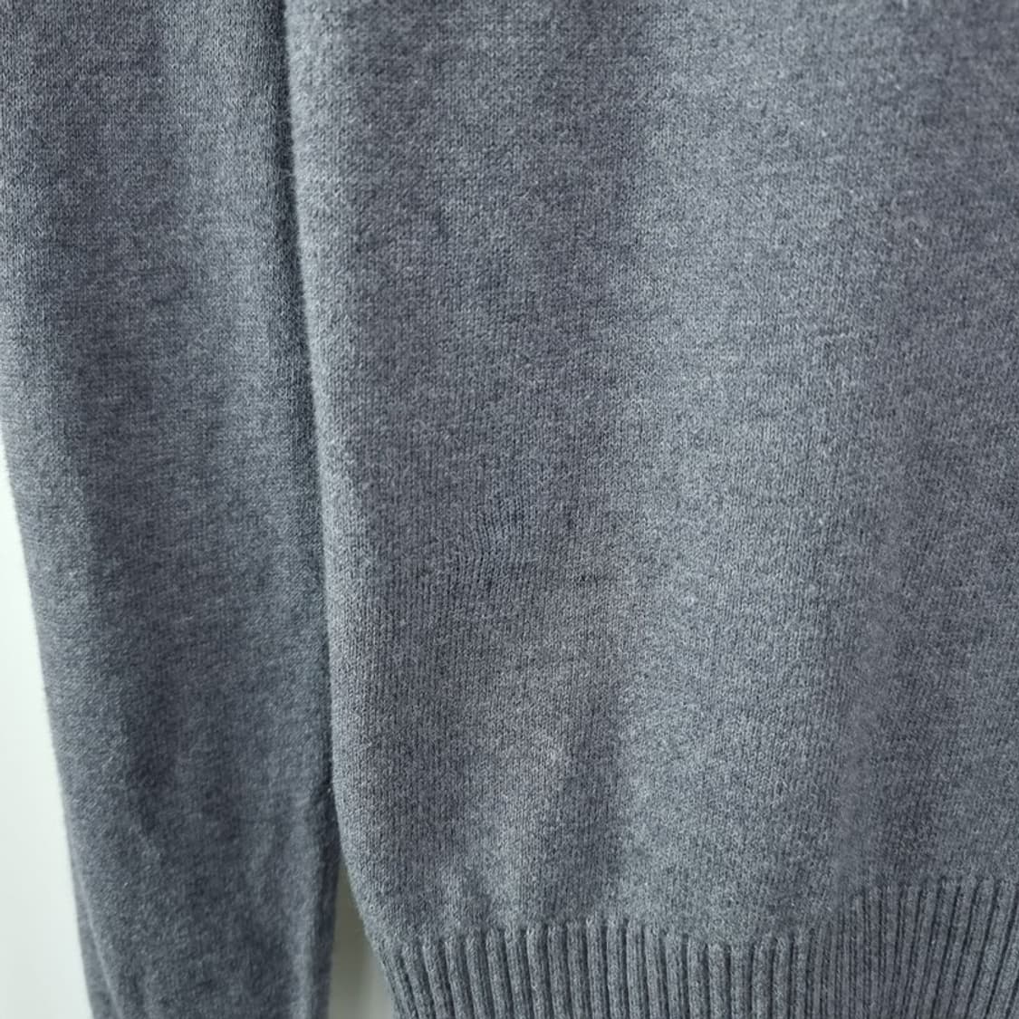 [아베크롬비] 로고 자수 브이넥 니트 그레이 M19922 상품이미지9