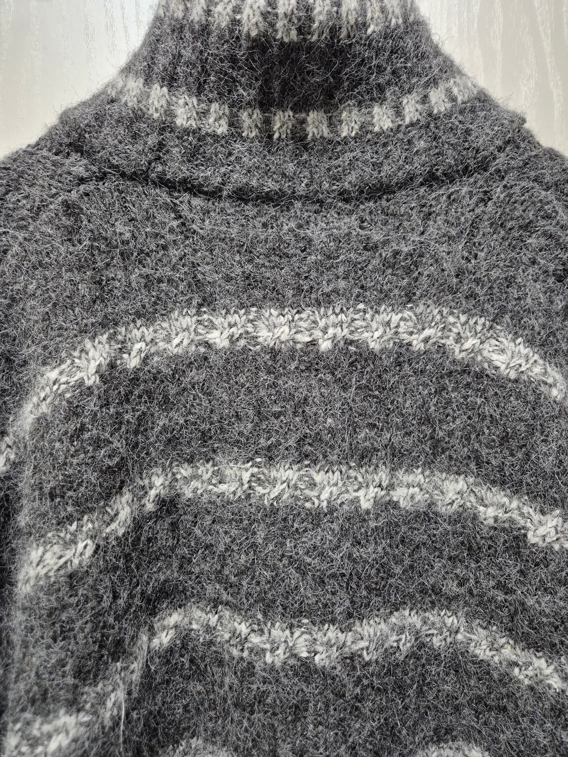 모헤어 스트라이프 하이넥 니트 상품이미지9