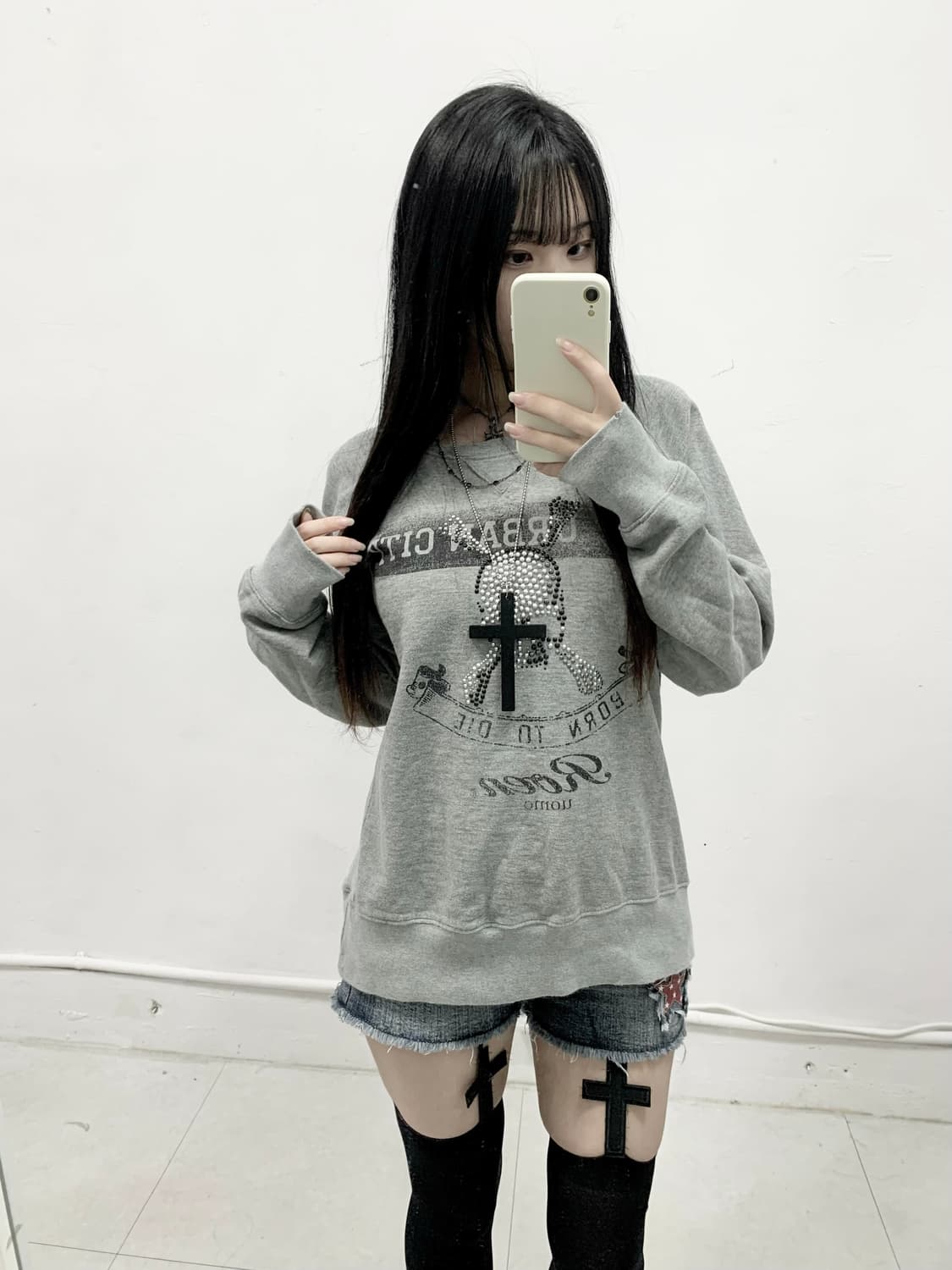 [ROEN] 로엔 스터드 해골 맨투맨 롱슬리브 상품이미지2