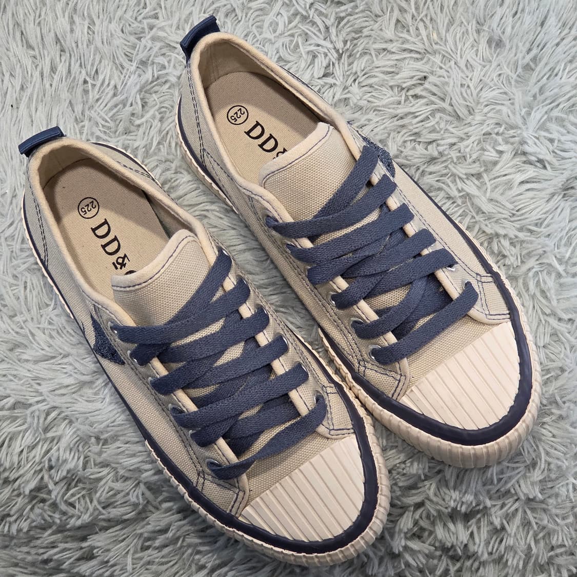 1a-4:디디앤오오 하트 자수 베이지 캔버스 스니커즈225 mm 상품이미지5
