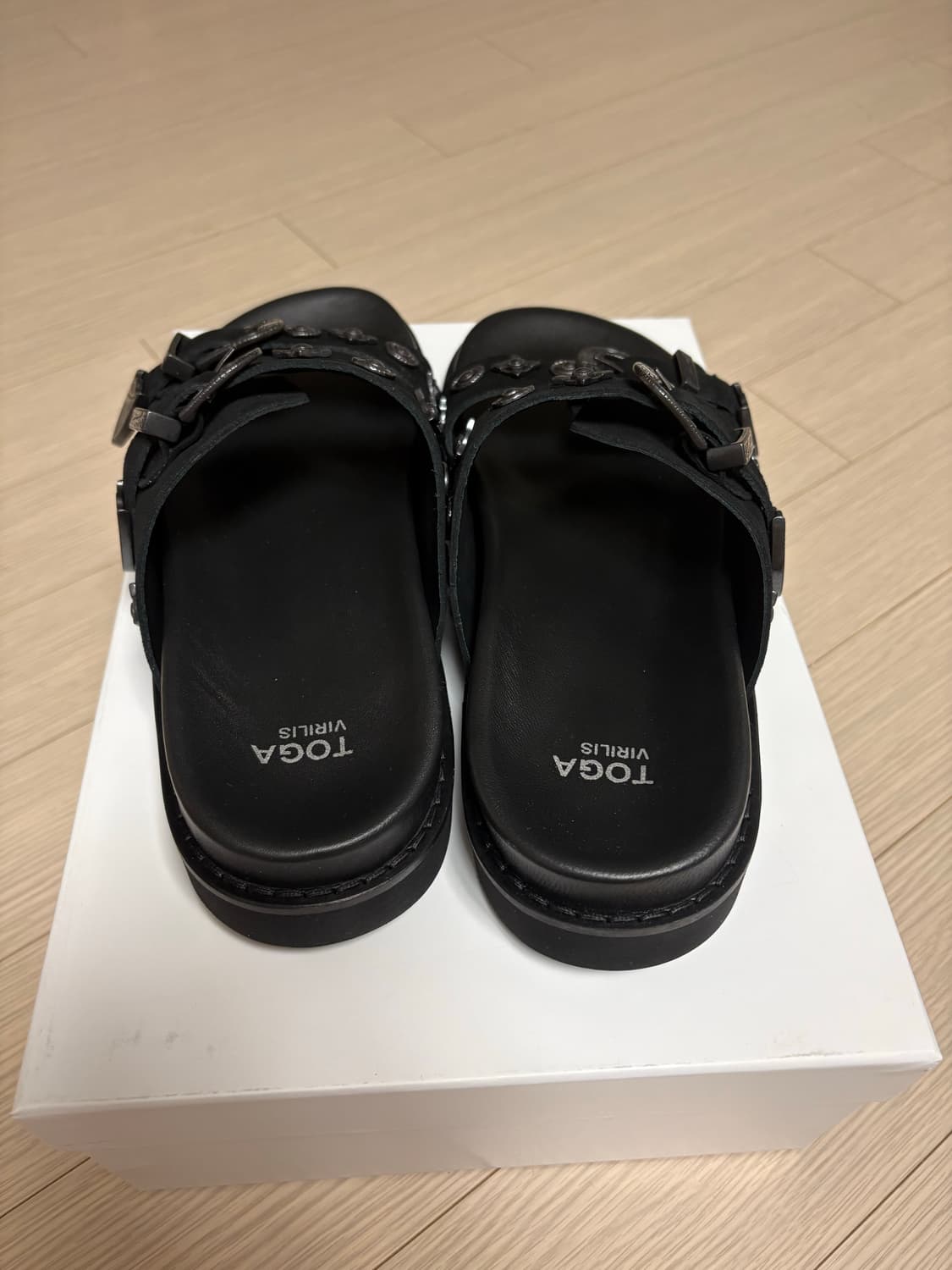 토가 빌릴리스 메탈 장식 블랙 뮬 42사이즈 새제품 상품이미지3