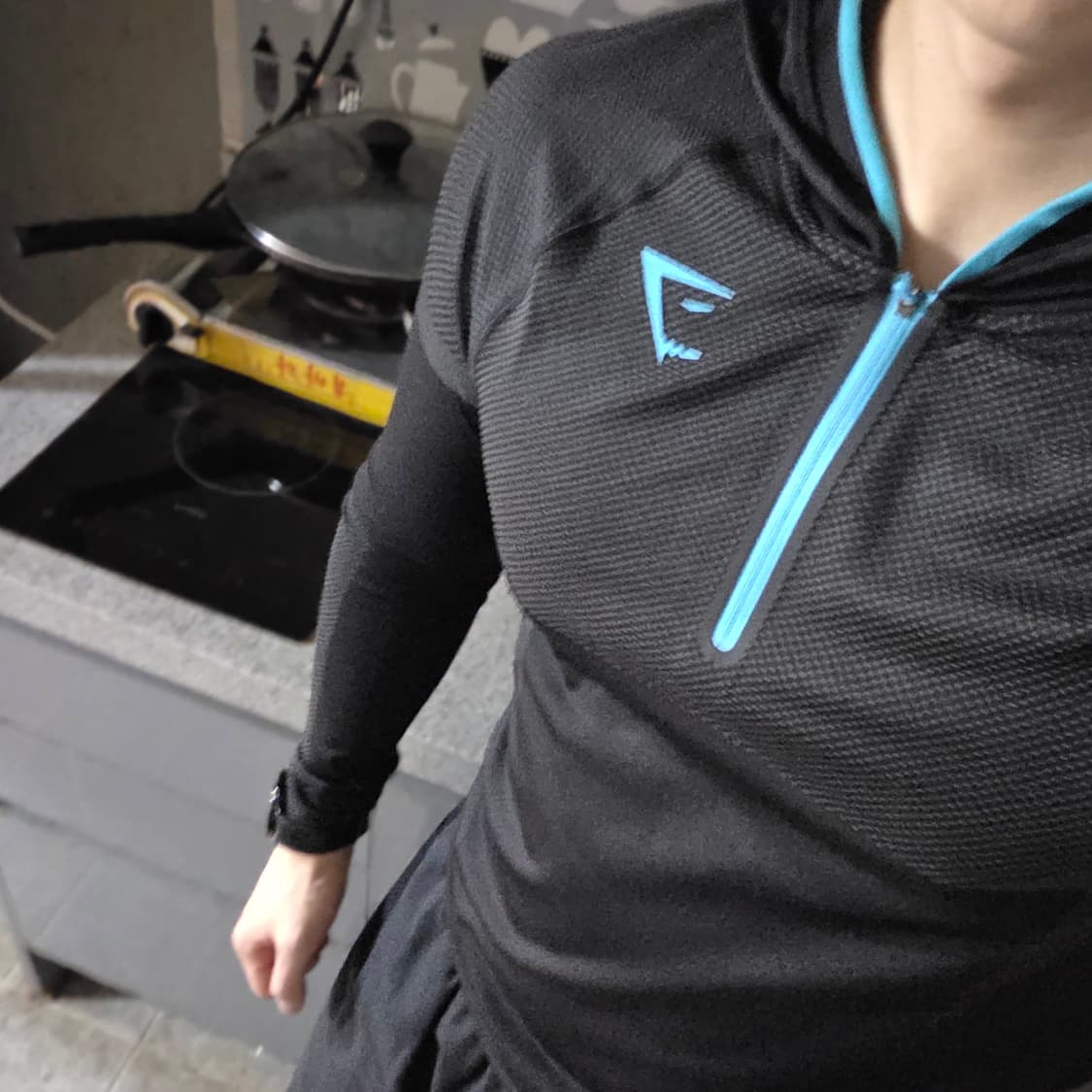 짐샤크 오닉스v5 후드 L사이즈 판매합니다! 상품이미지2