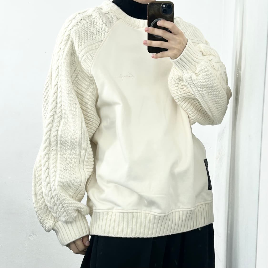 송지오 옴므 케이블 슬리브 라글랑 맨투맨 크림 상품이미지2