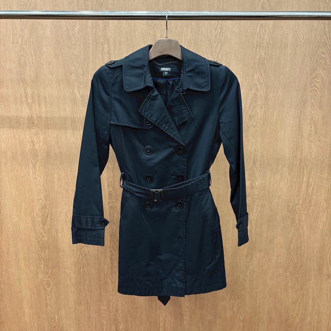 DKNY 트렌치 코트 더블브레스트 소매 스트랩 버클 벨트 디테일 네이비 상품이미지2