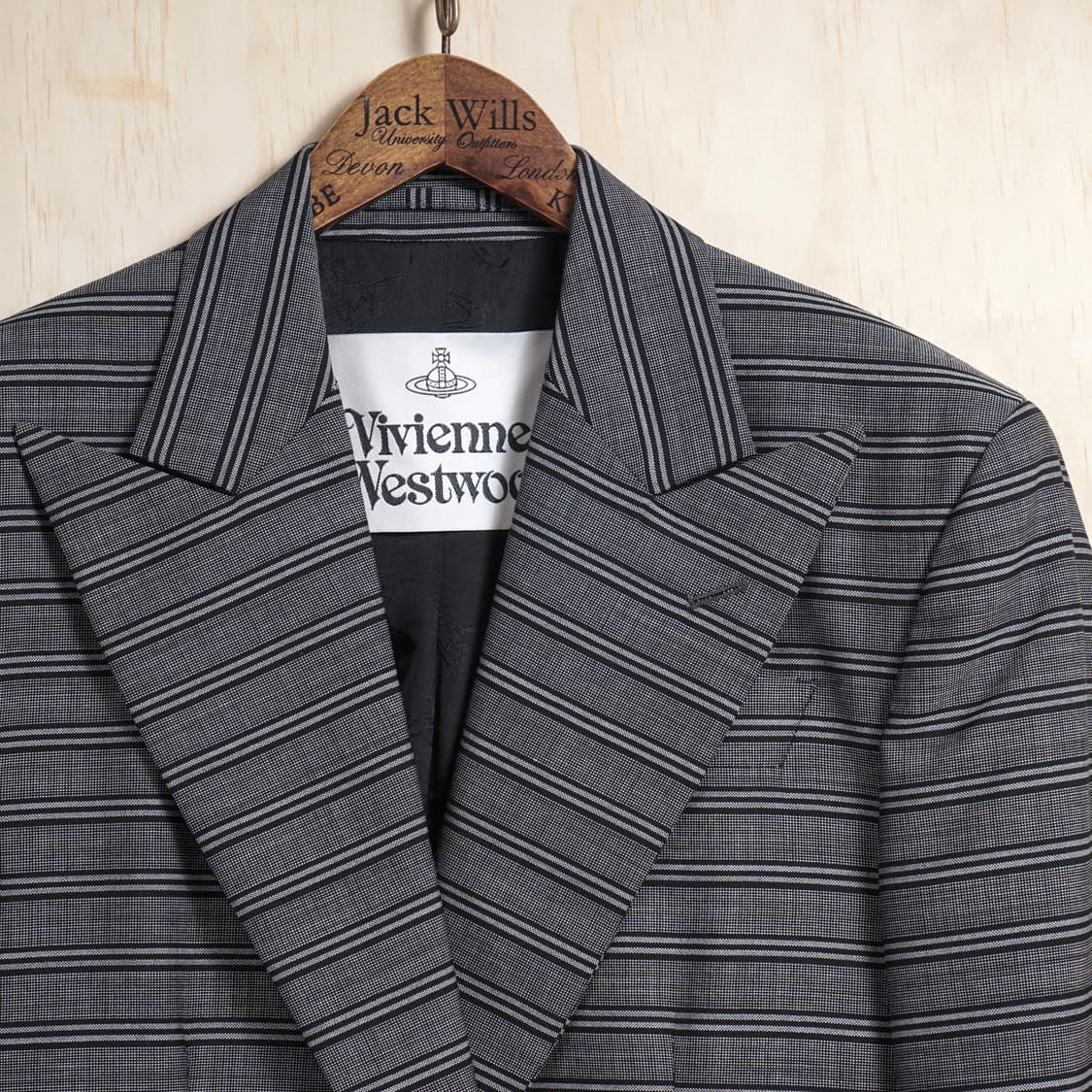 비비안웨스트우드 25AW 컬렉션 자켓 상품이미지3