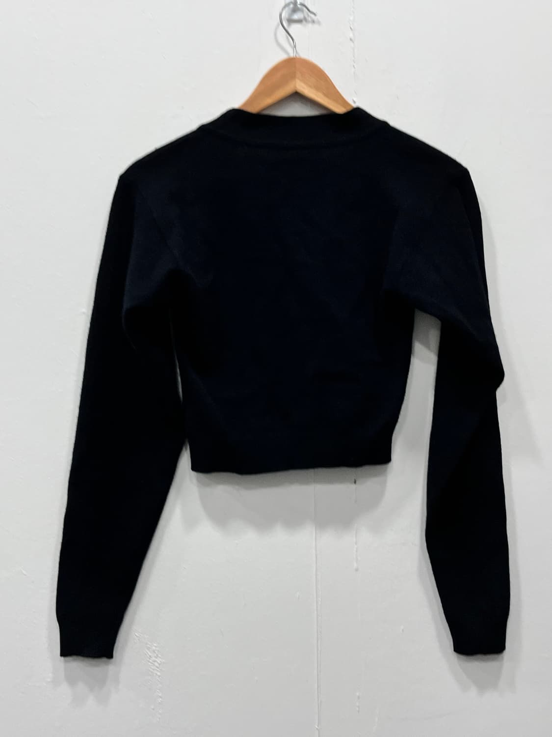 N21 넘버투애니원 레더 로고패치 크롭 가디건 상품이미지4