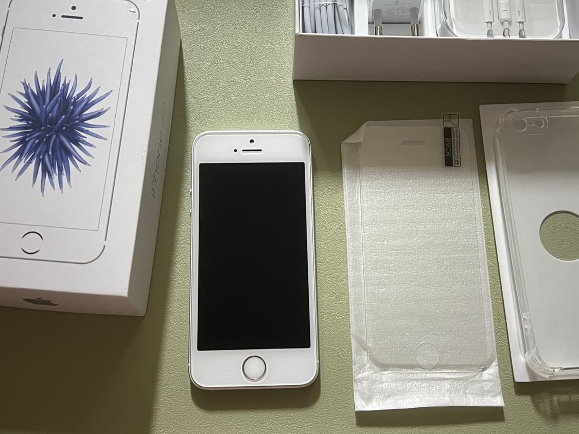 [짜깁기x] 아이폰se1 실버 128기가 풀박 sss급 상품이미지2