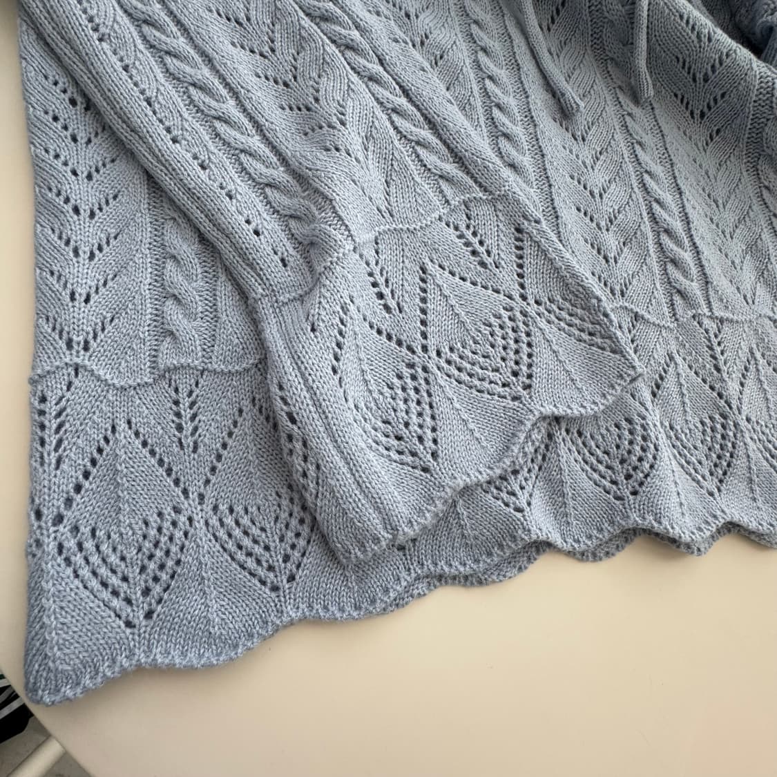 넘 예쁜 블루 리본 펀칭 긴팔 레이스 니트 여리핏 거의새것 상품이미지3