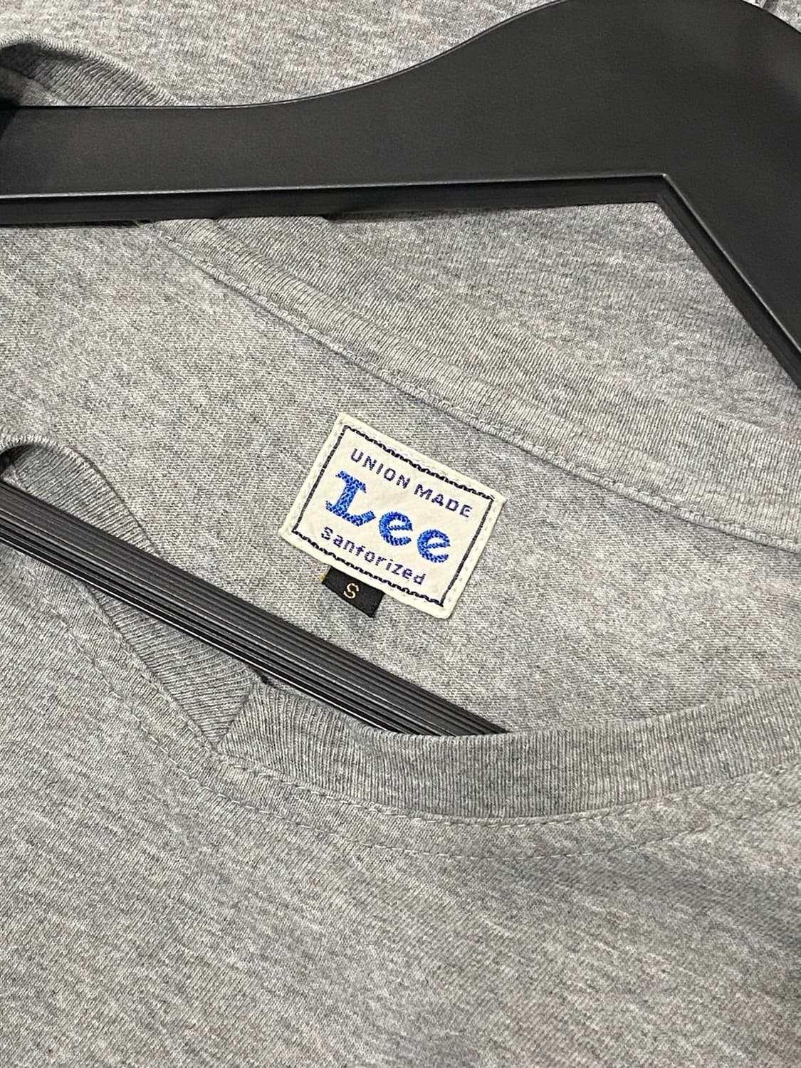 Lee 레터링 포켓 디테일 브이넥 반팔티셔츠 상품이미지6