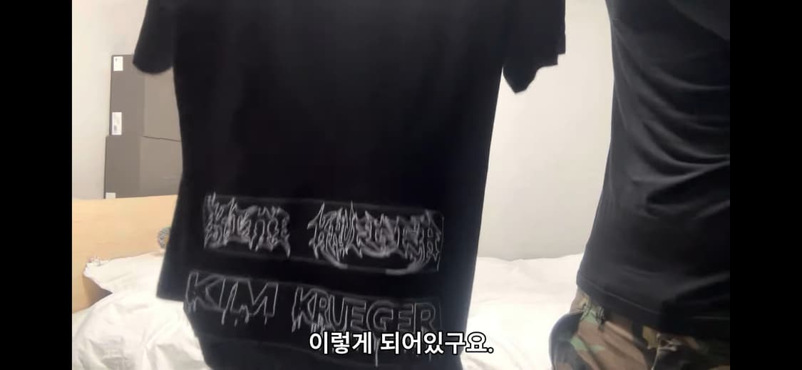 Kim Krueger 버버리에리 반팔 구해요 상품이미지2