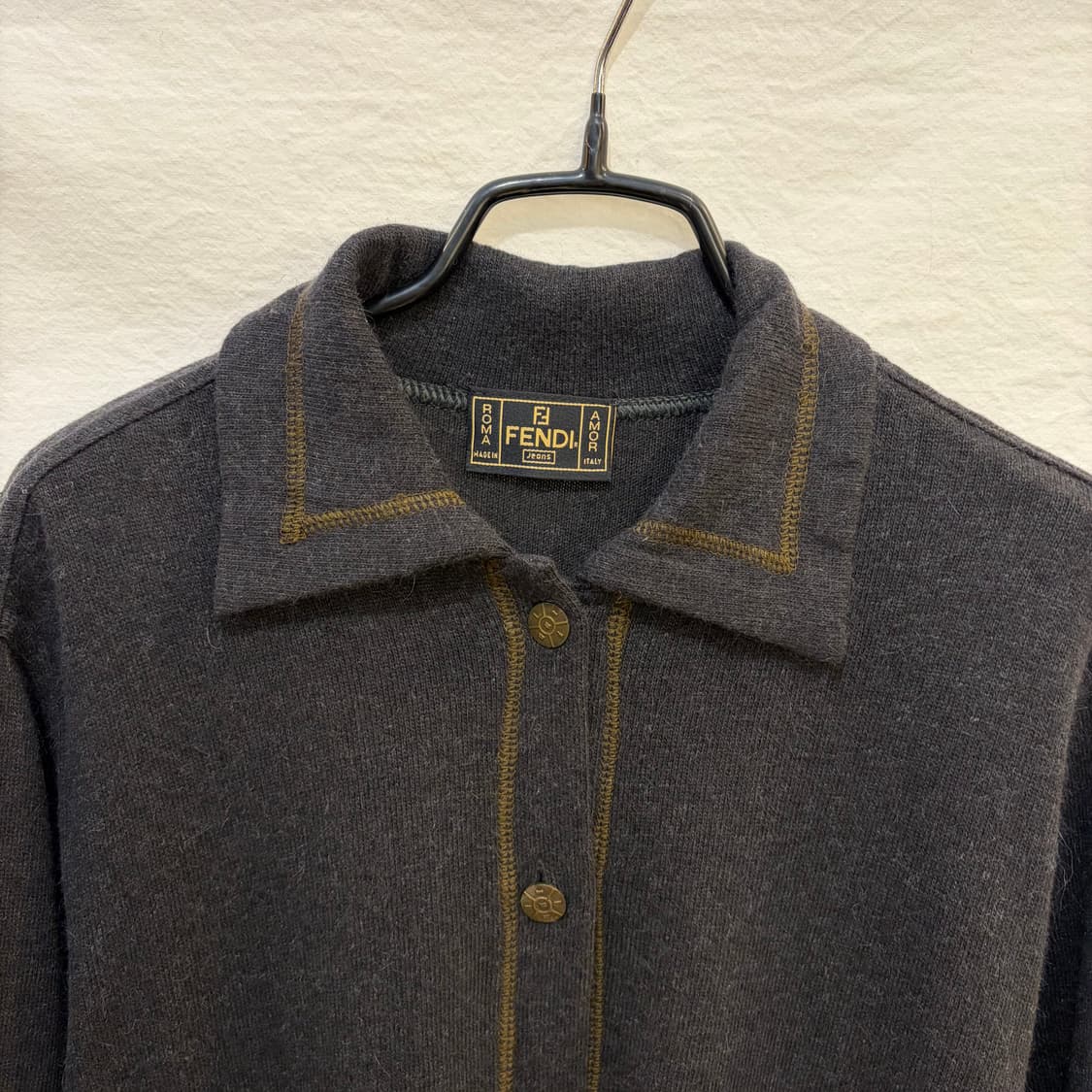 펜디 카라 니트 가디건 상품이미지2