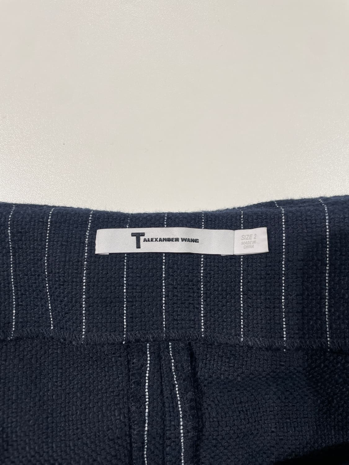 티 바이 알렉산더 왕 다크 네이비 스트라이프 오프 숄더 크롭 탑 상품이미지7