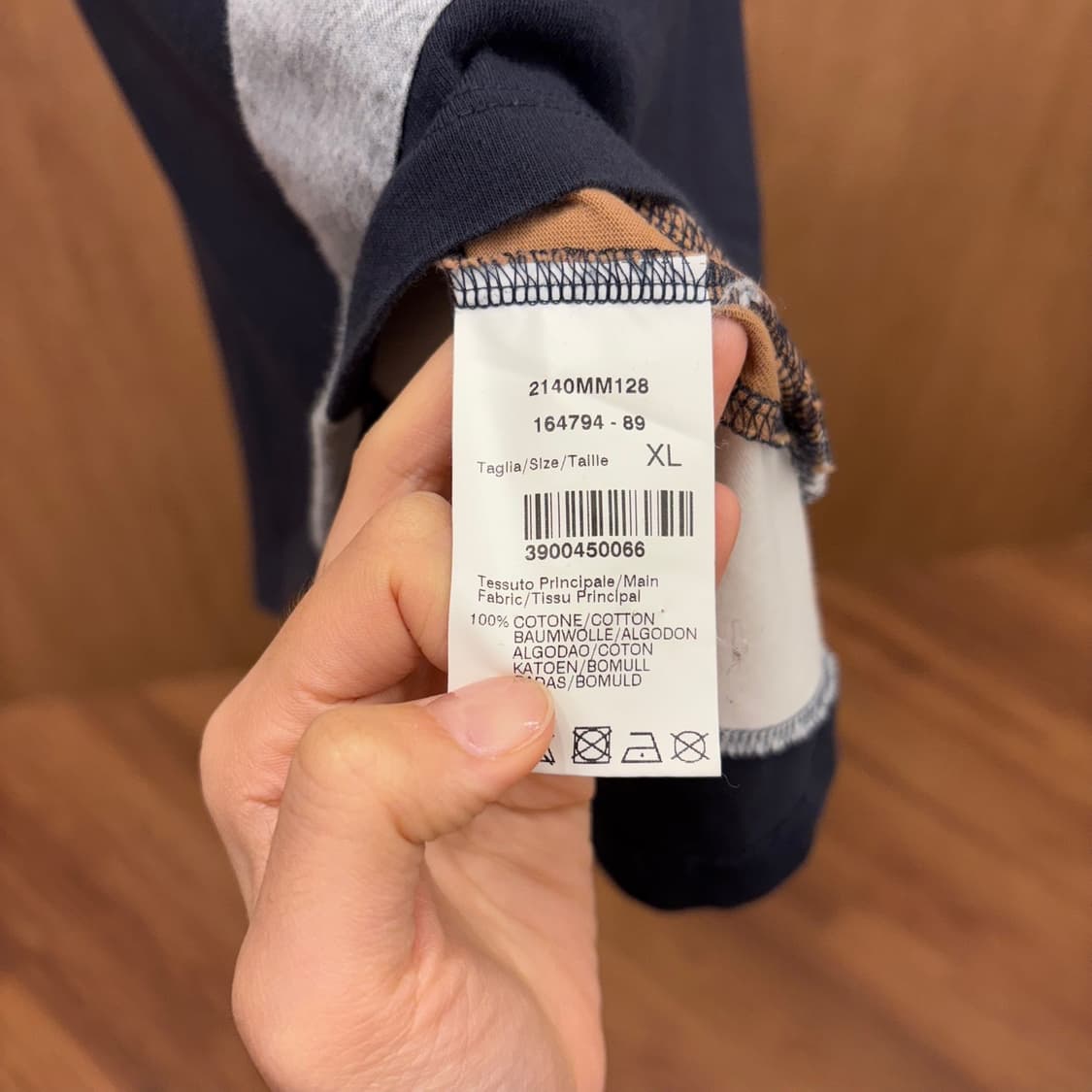 MSGM 라운드넥 반팔 티셔츠 그레이 테이프 절개 배색 디테일 블랙 상품이미지7