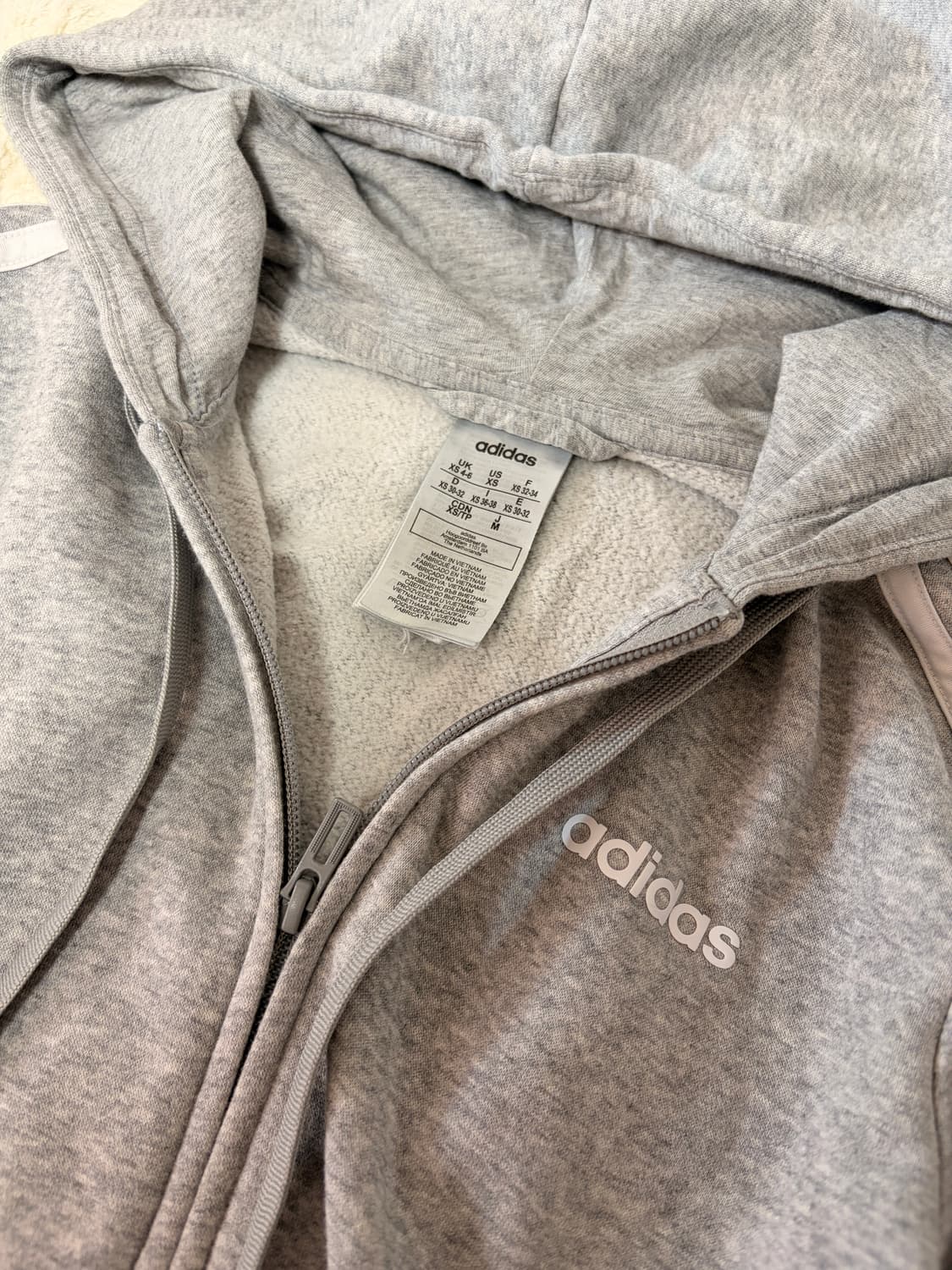 아디다스에센셜후드집업 상품이미지2