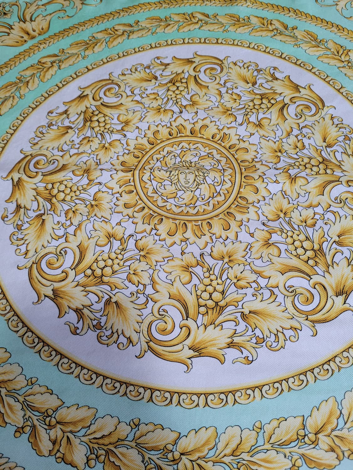 정품 베르사체 실크 스카프 상품이미지1