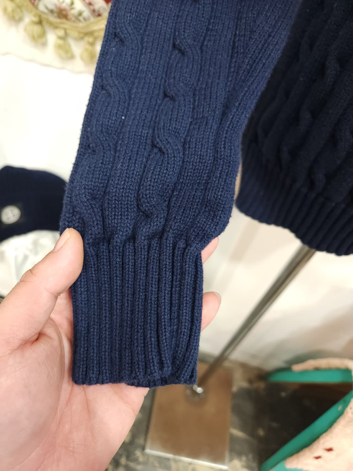 폴로 랄프로렌 네이비 케이블 코튼 브이넥 니트
​
 상품이미지7