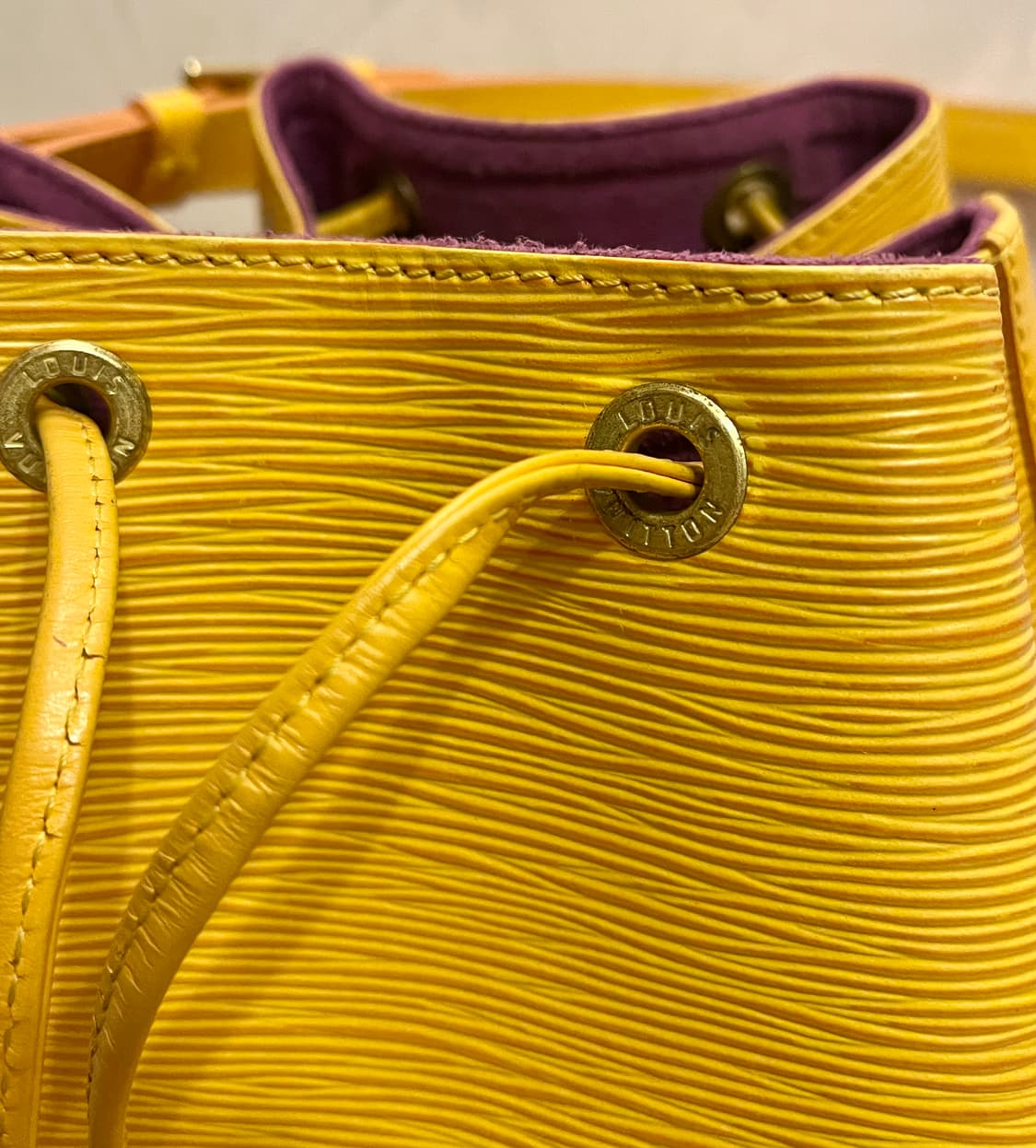 루이비통 Louis Vuitton쁘띠 노에 빈티지 (에피 옐로우) 상품이미지9