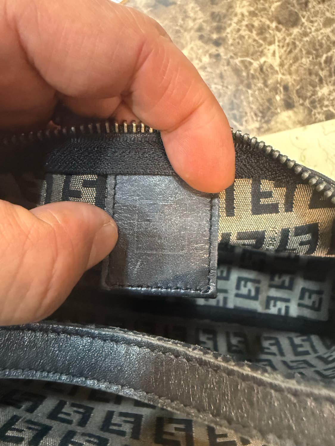 정품 펜디 주카 미니 토트백 팝니다 상품이미지7