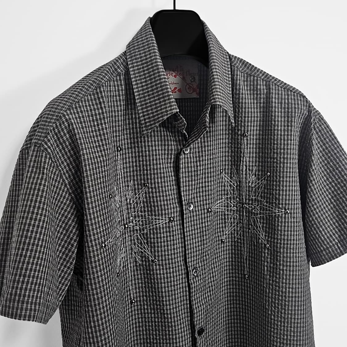 Sawaki 피어싱 리벳 글레어 하프 셔츠 (dark gray) 상품이미지4