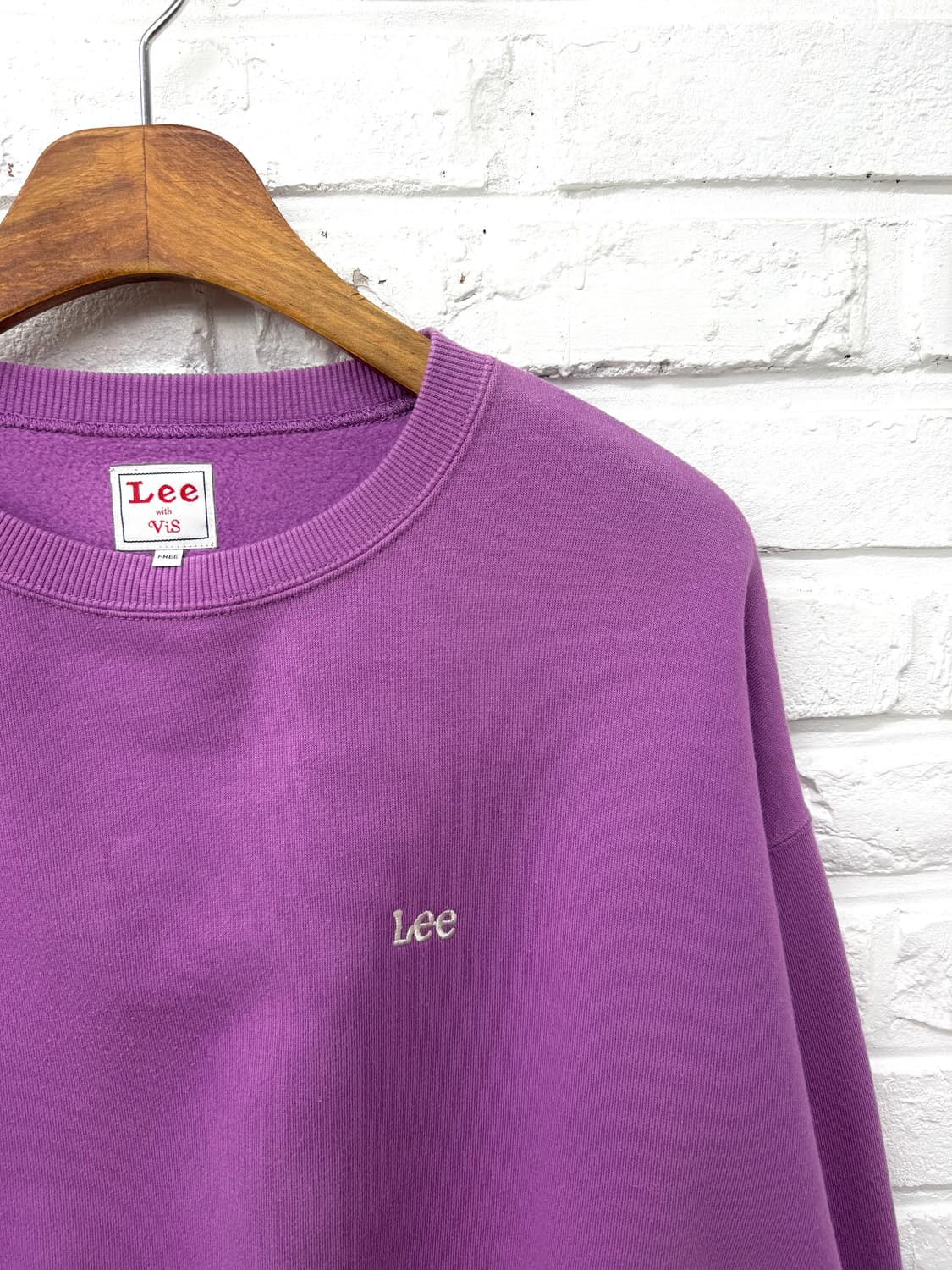 Lee x vis 퍼플 크롭 스웻셔츠 상품이미지4