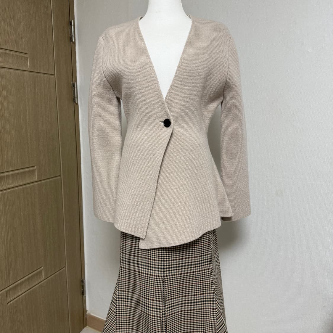 사선 언발란스 랩 슬림라인 니트자켓 상품이미지10