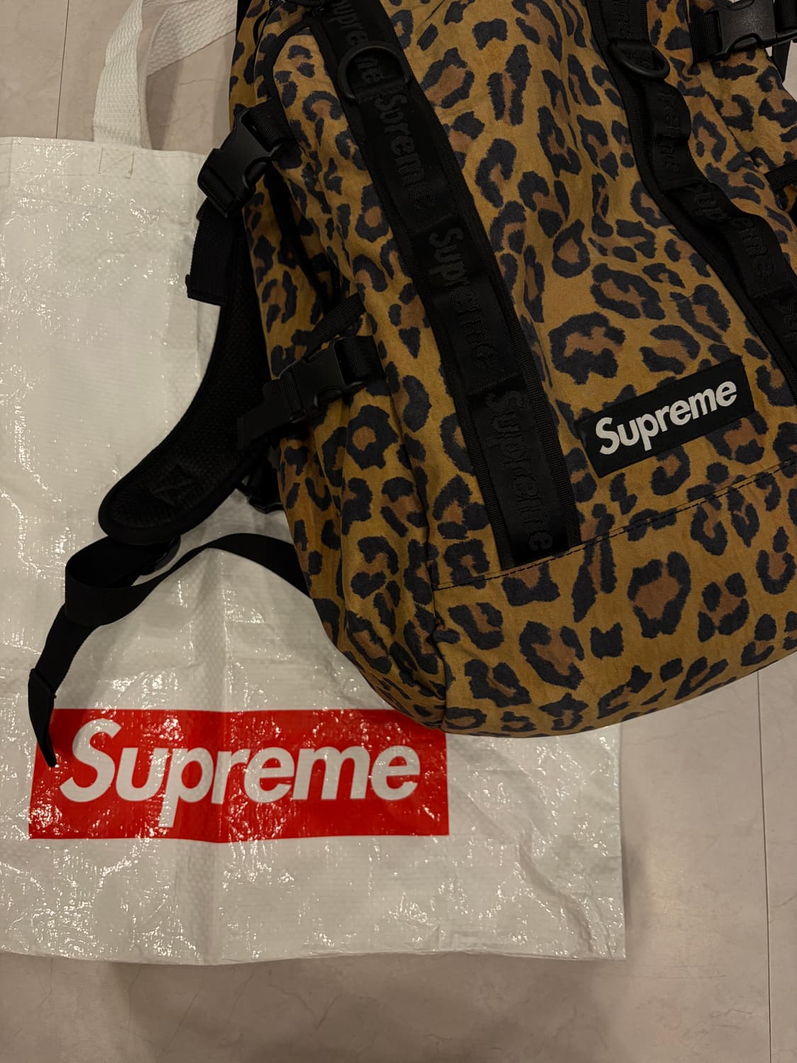 슈프림 레오파드 백팩 20fw 상품이미지9