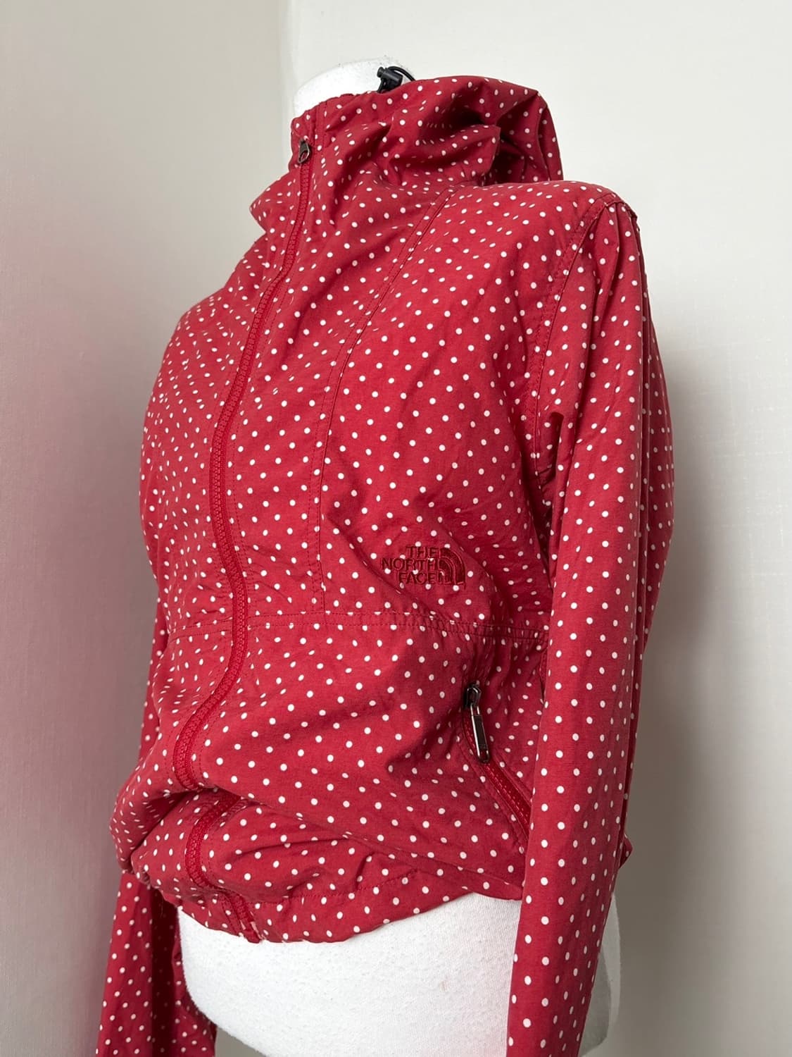 노스페이스 레드 도트 바람막이 상품이미지1