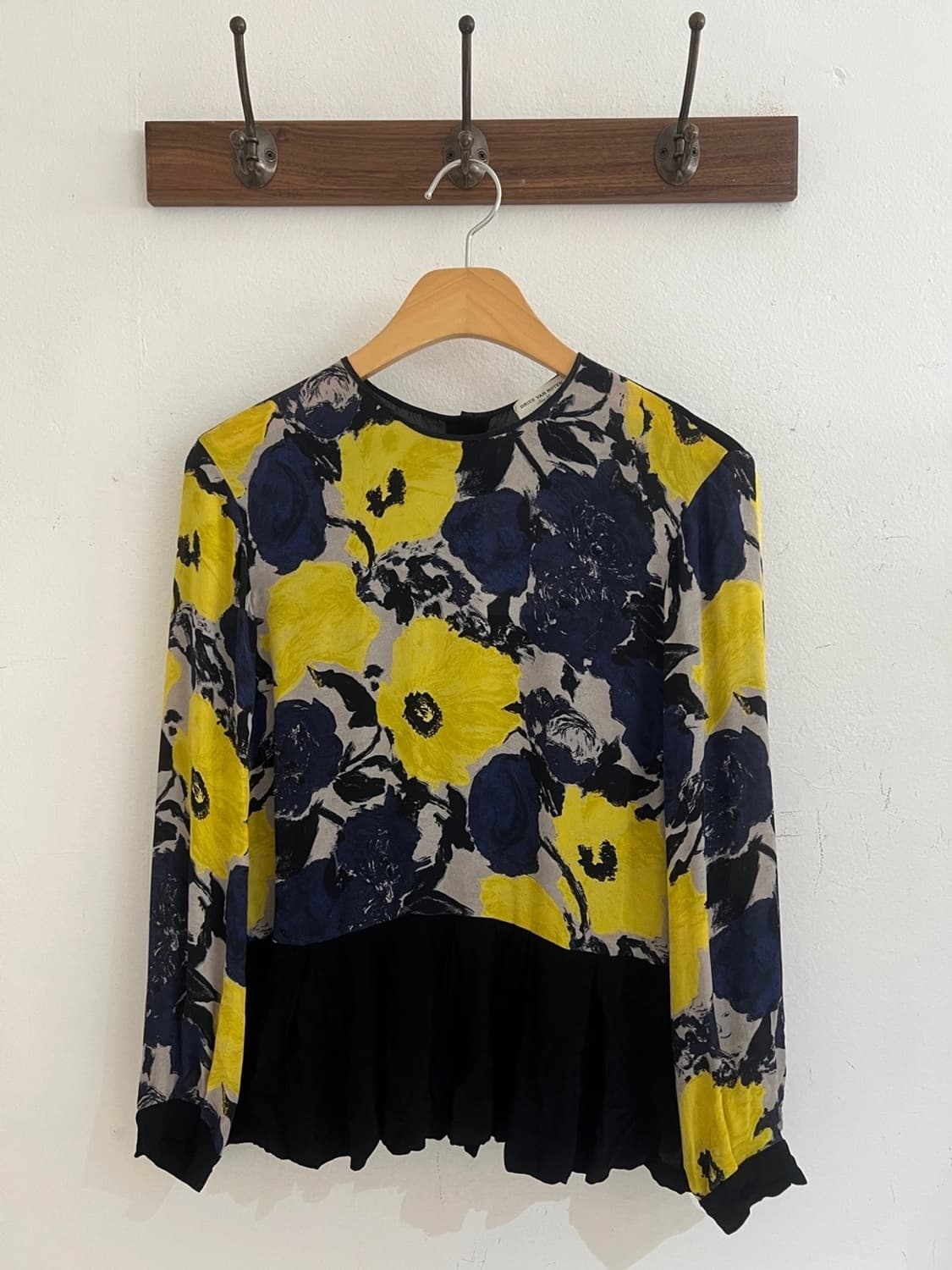 드리스반노튼 실크 탑 상품이미지1