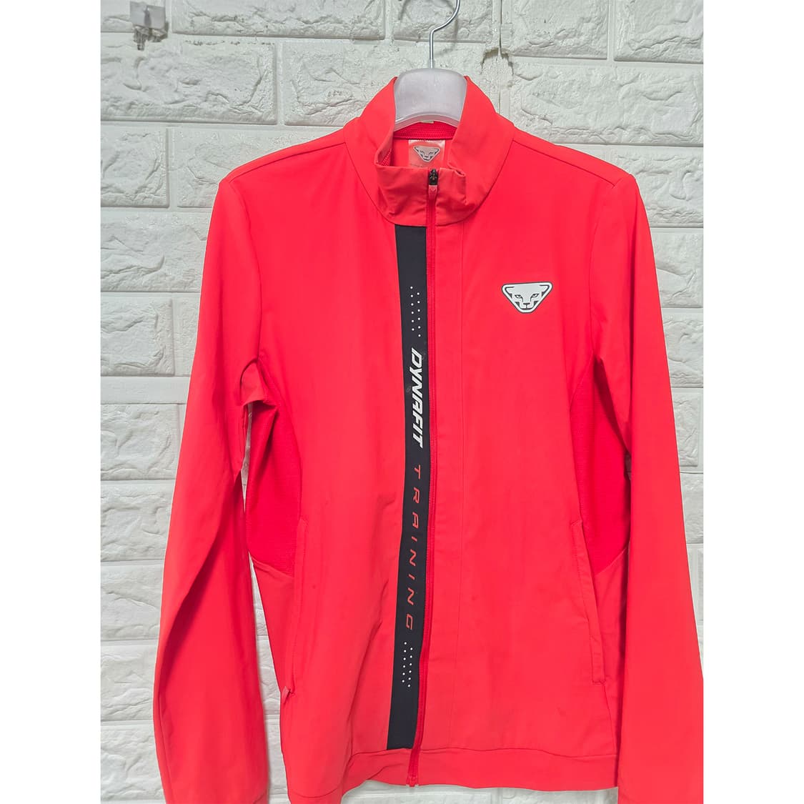 택포_ 다이나핏 빨간색 트레이닝 자켓 M 상품이미지3