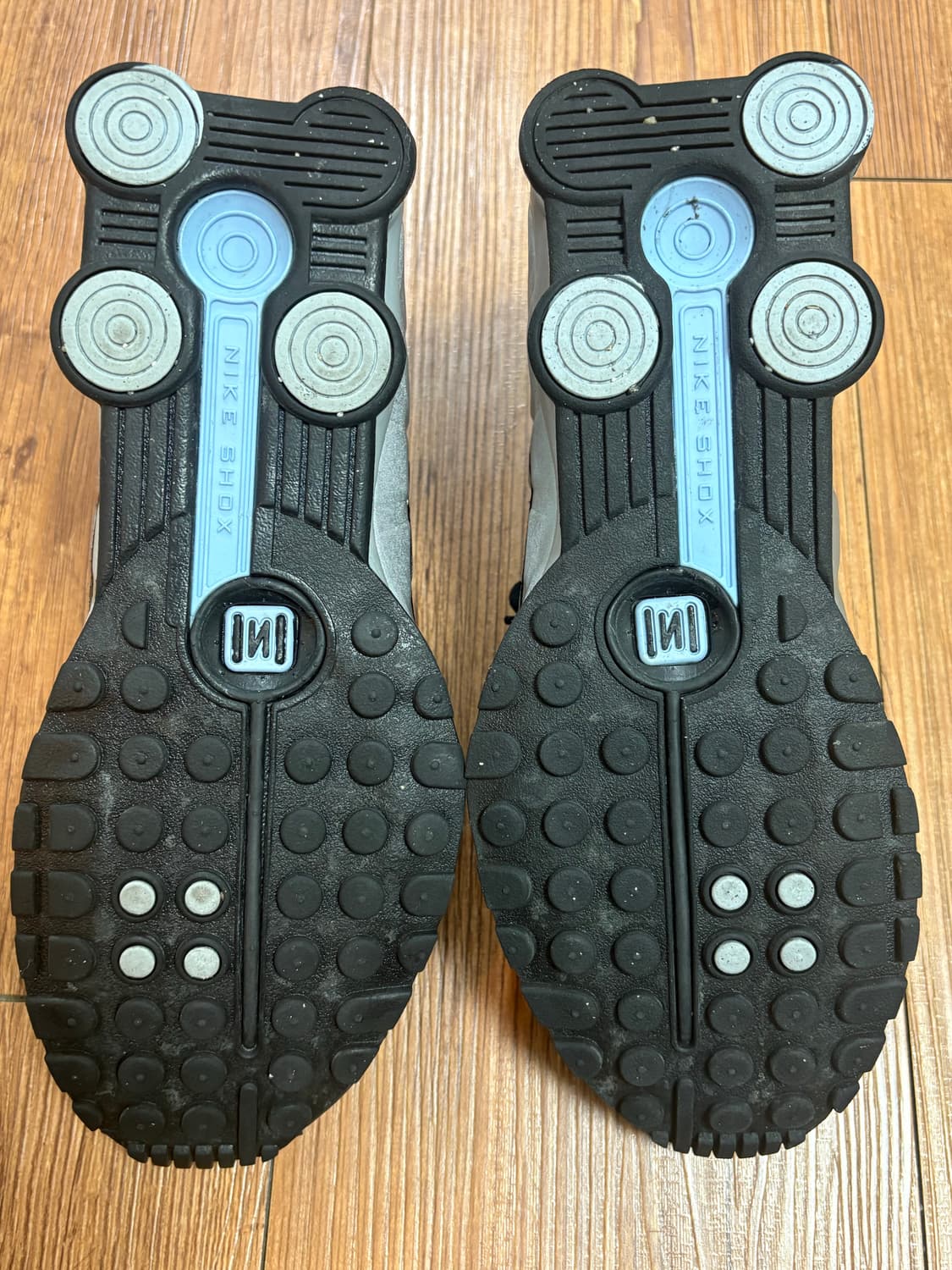 나이키 샥스 R4 메탈릭 실버 블랙 상품이미지4