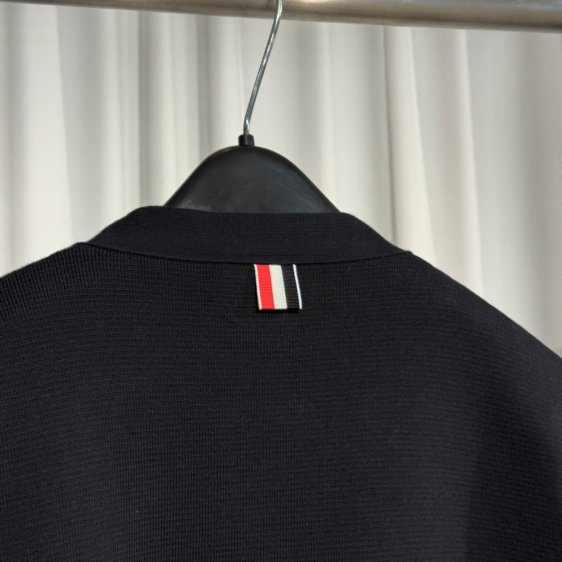 25FW 톰브라운 밀라노 스티치 사선완장 가디건 골드 3사이즈 상품이미지9