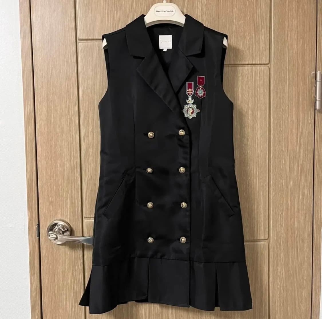 lyn around 와펜 더블 베스트 원피스  상품이미지3