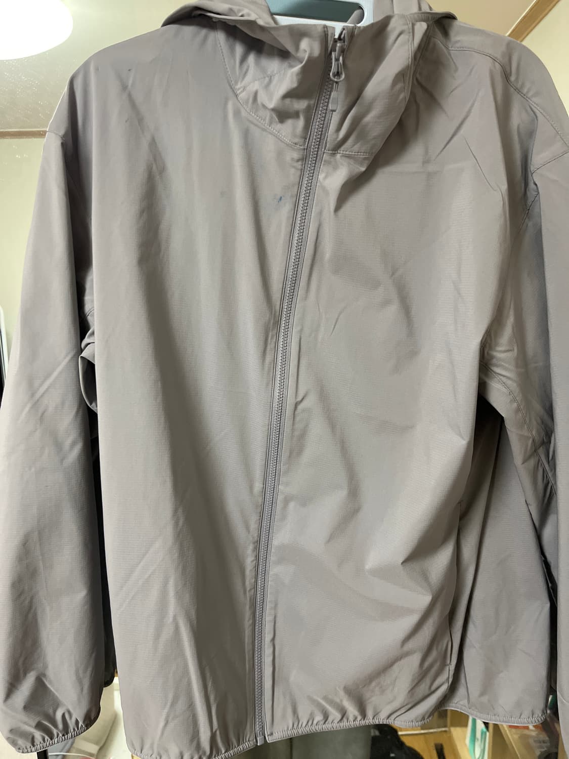 유니클로 포켓터블 uv 파카 상품이미지1