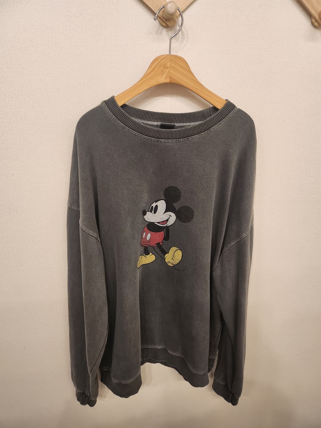 ((디즈니 정품))미키마우스🐭 오버핏 그레이 회색 워싱 맨투맨 상품이미지3
