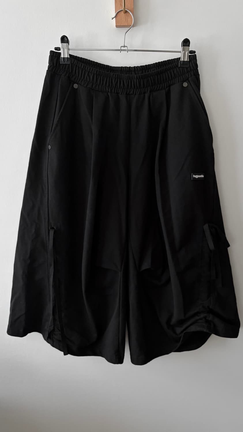 허그유어스킨 와이드 버뮤다 팬츠 블랙 상품이미지7