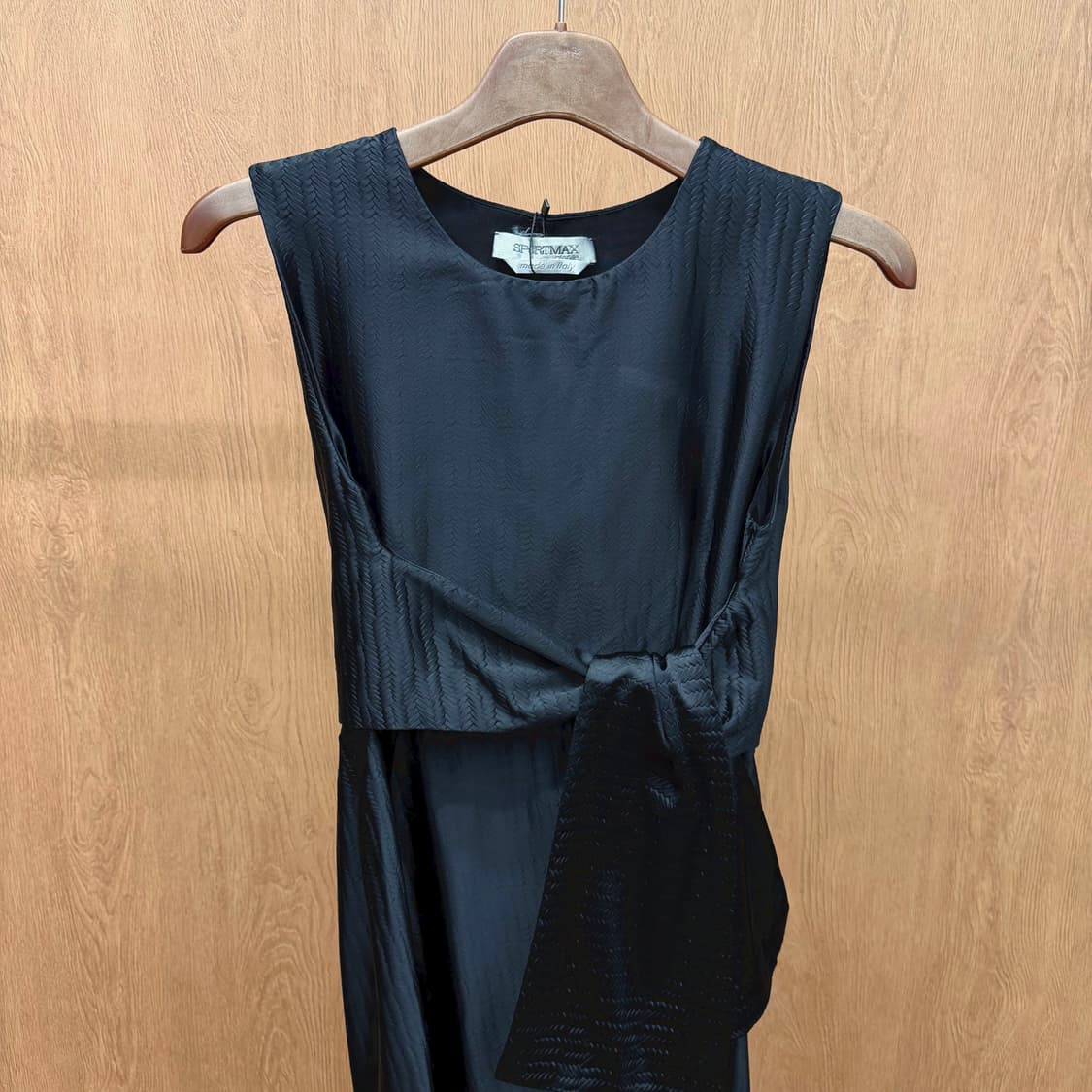 막스마라 스포트막스 슬리브리스 원피스 허리 스트랩 타이 디테일 블랙 상품이미지4