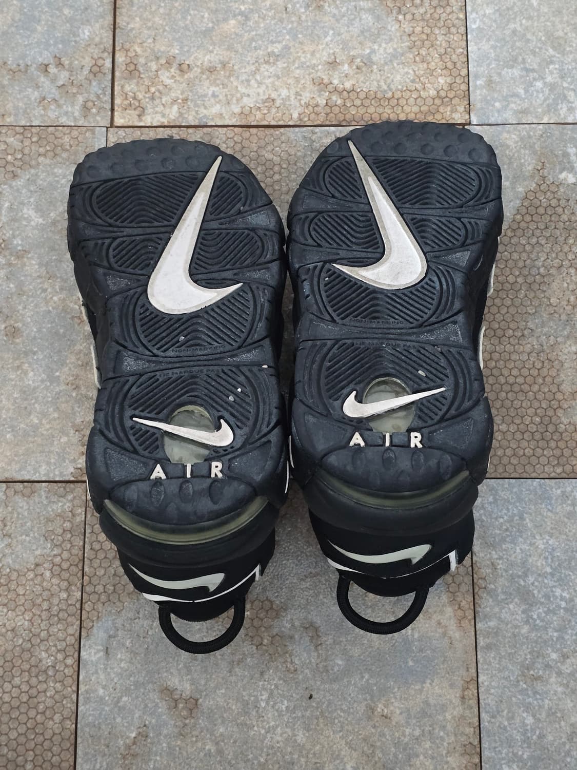 (240)나이키 에어 모어 업템포 검흰  상품이미지8