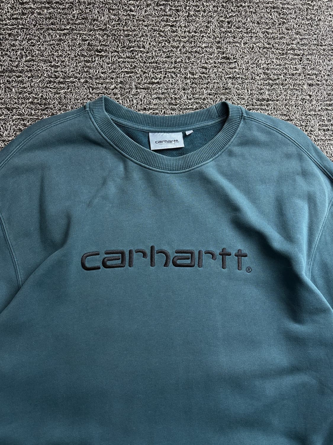 칼하트 WIP 스크립트 자수 빅로고 크루넥 맨투맨 3359 상품이미지1