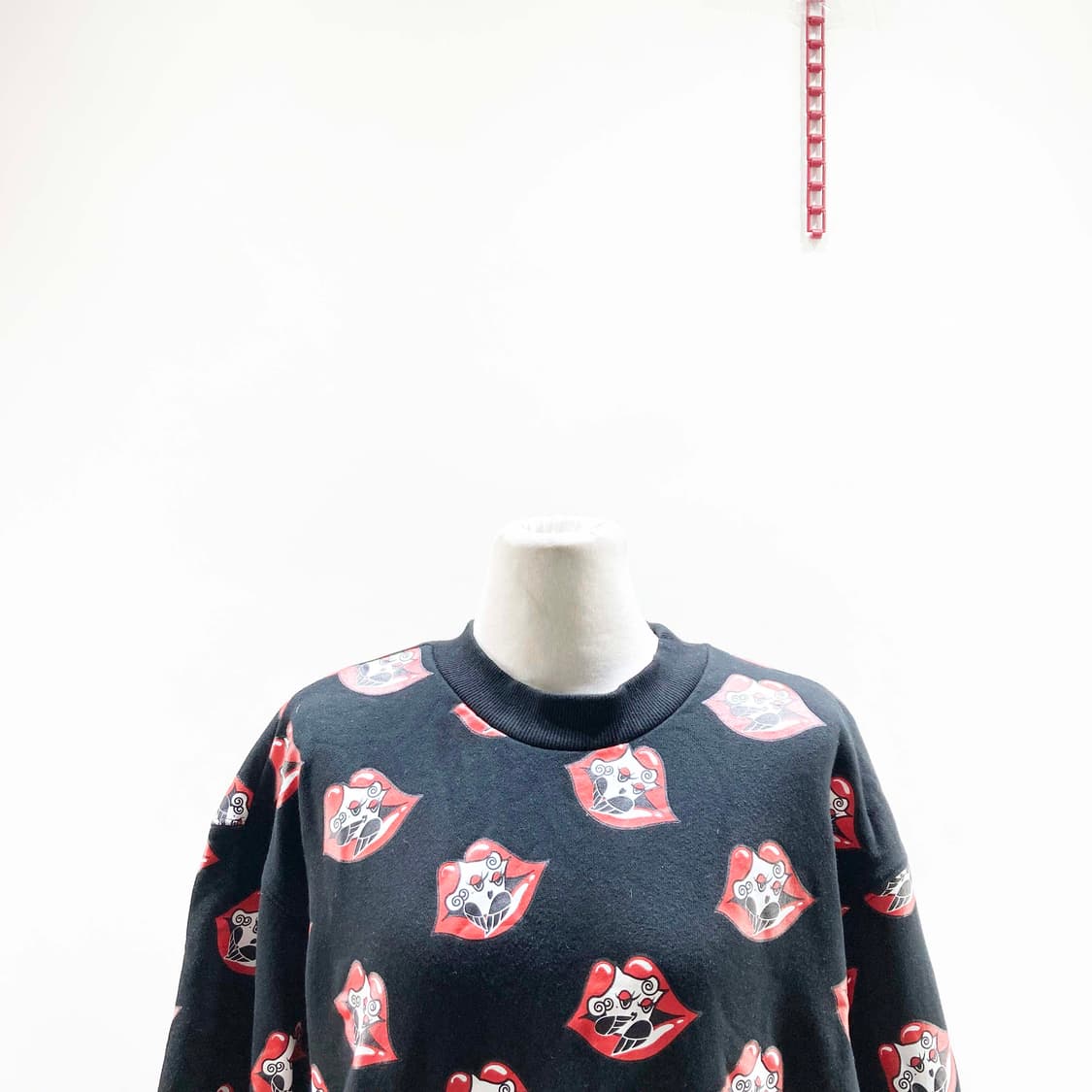 럭키슈에뜨 프린팅롱티셔츠 FREE  상품이미지2