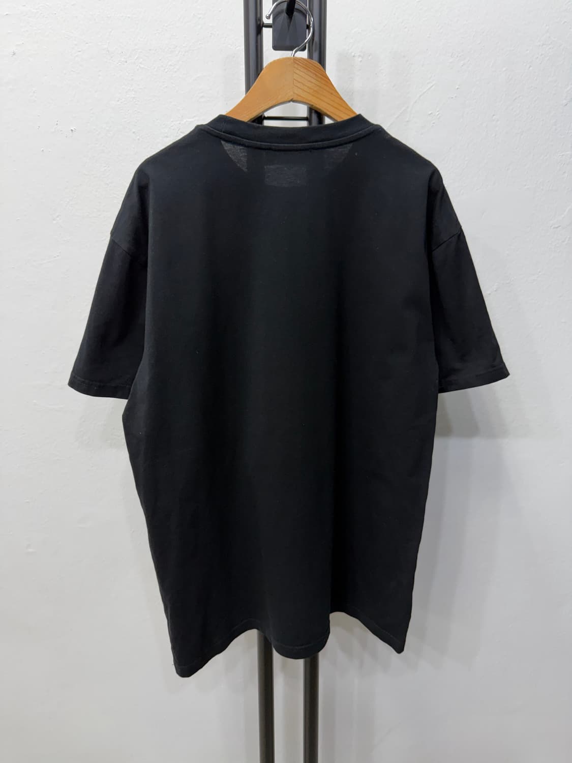 정품) J.W.앤더슨 블랙 로고 반팔 티셔츠 M 상품이미지5