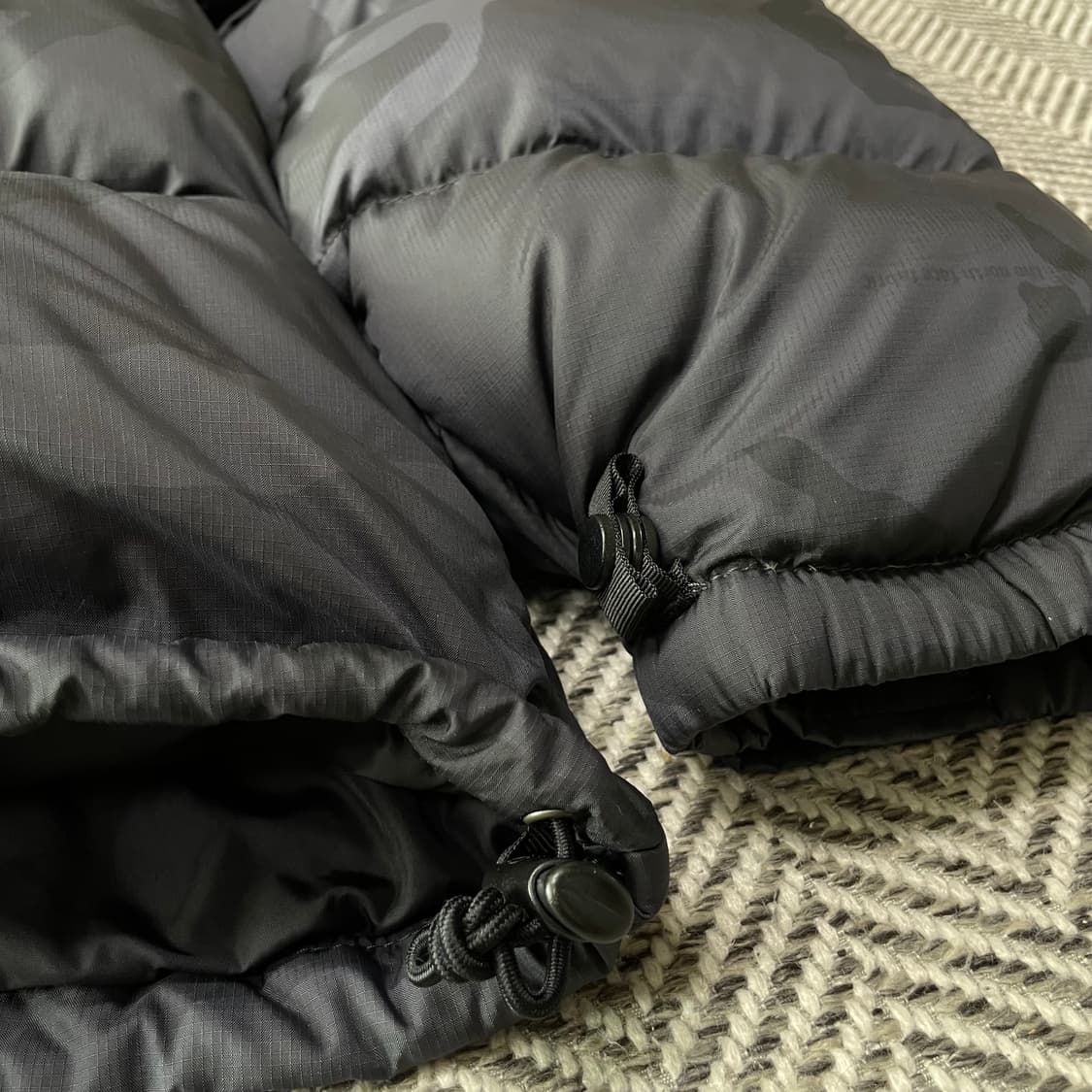 [100] 노스페이스 센터로고 700 눕시 카모 무광 패딩 상품이미지5