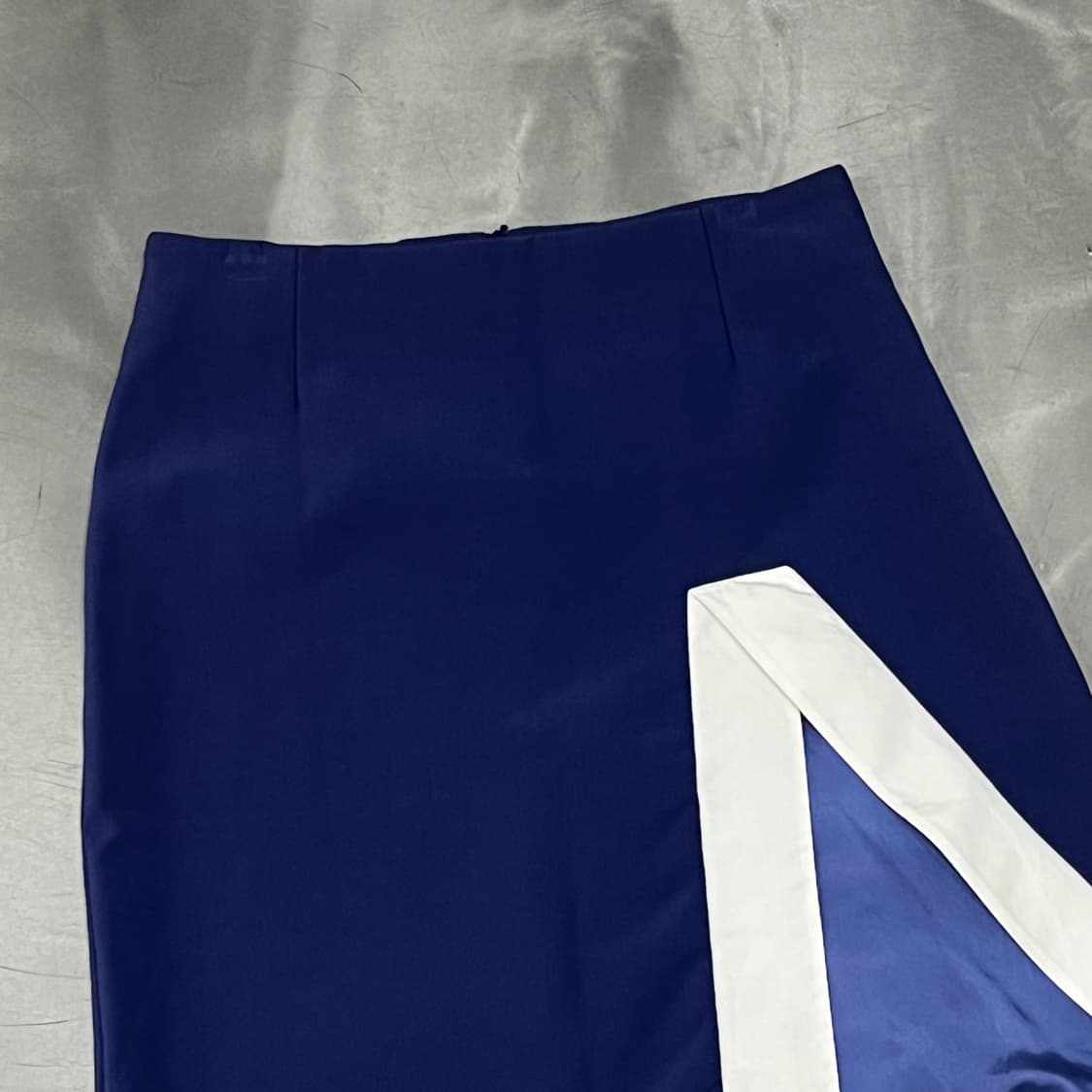  jw앤더슨 배색 미디 스커트 y16030 상품이미지3