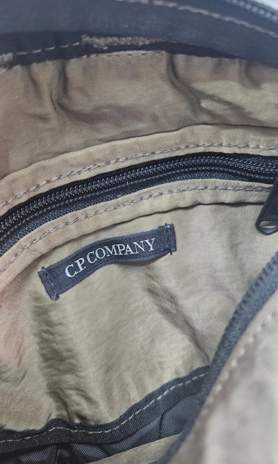 cp컴퍼니 렌즈 크로스백-올리브컬러  상품이미지4