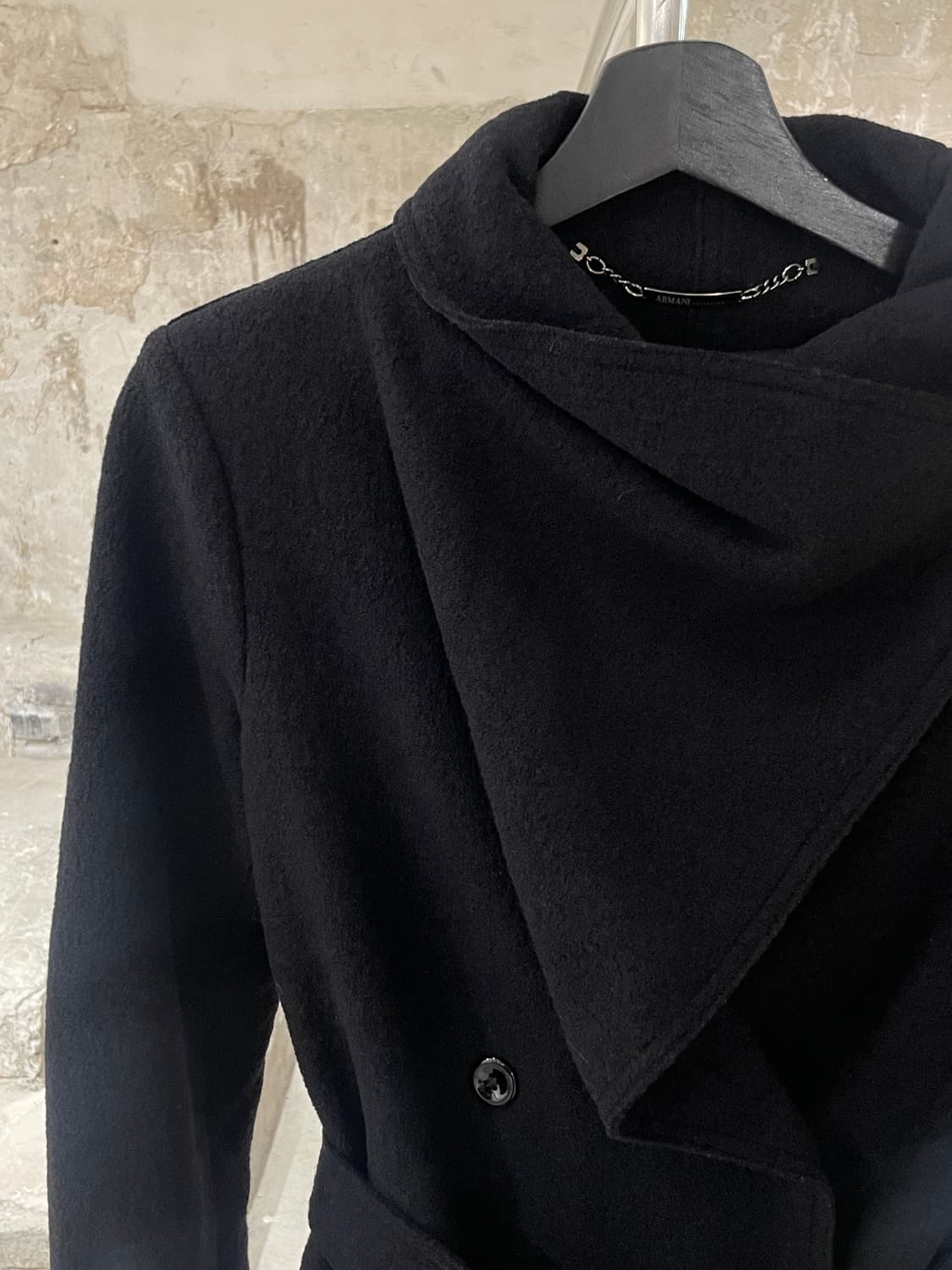아르마니 꼴레지오니 블랙 드레이프 벨티드 울 코트 상품이미지2
