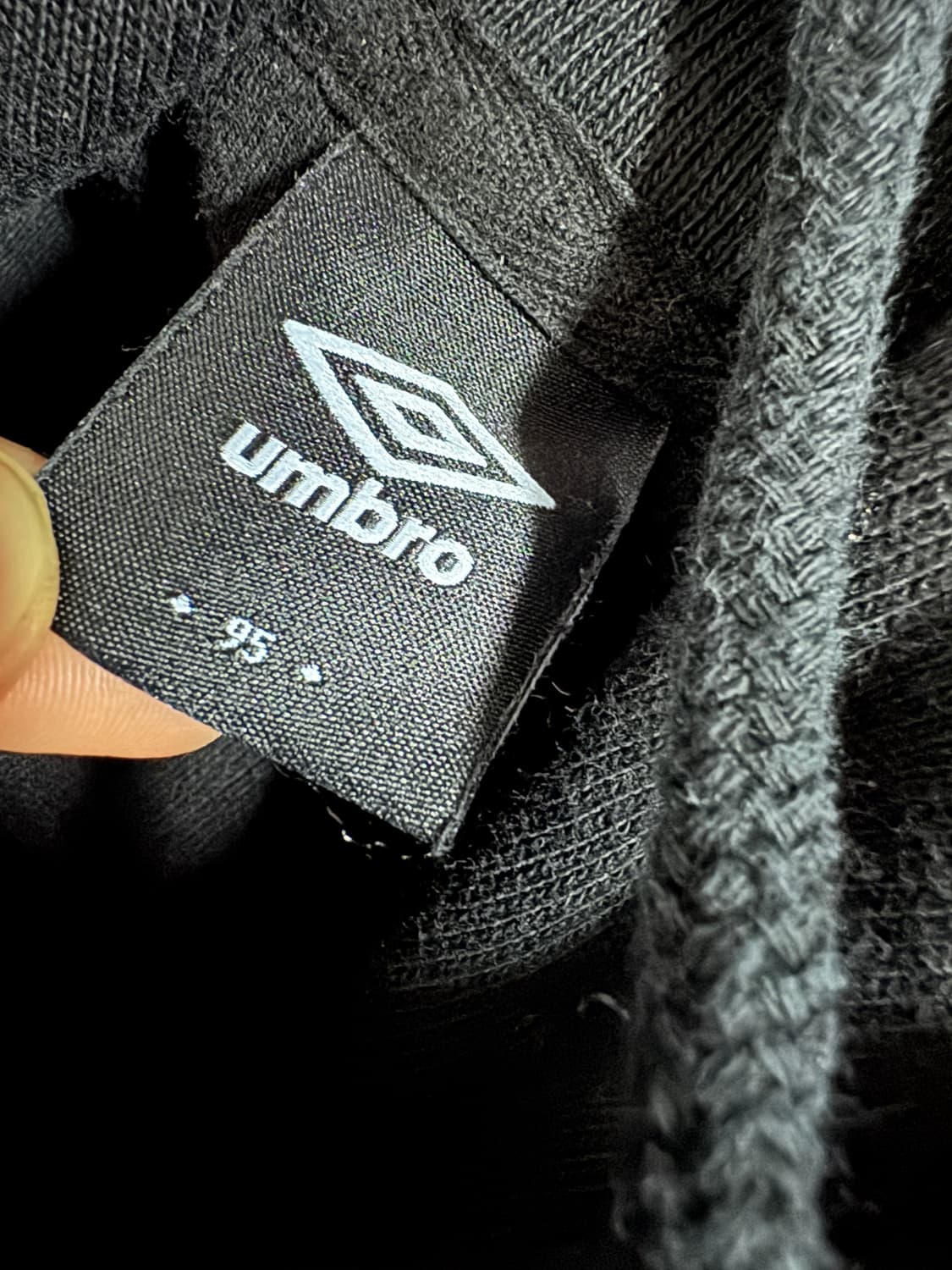 엄브로 Umbro 23년도 파이핑 후드티 L~ XL 블랙 상품이미지3