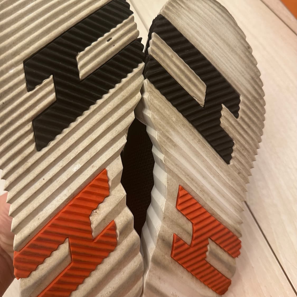 에르메스 바운싱 스니커즈 35.5 상품이미지4