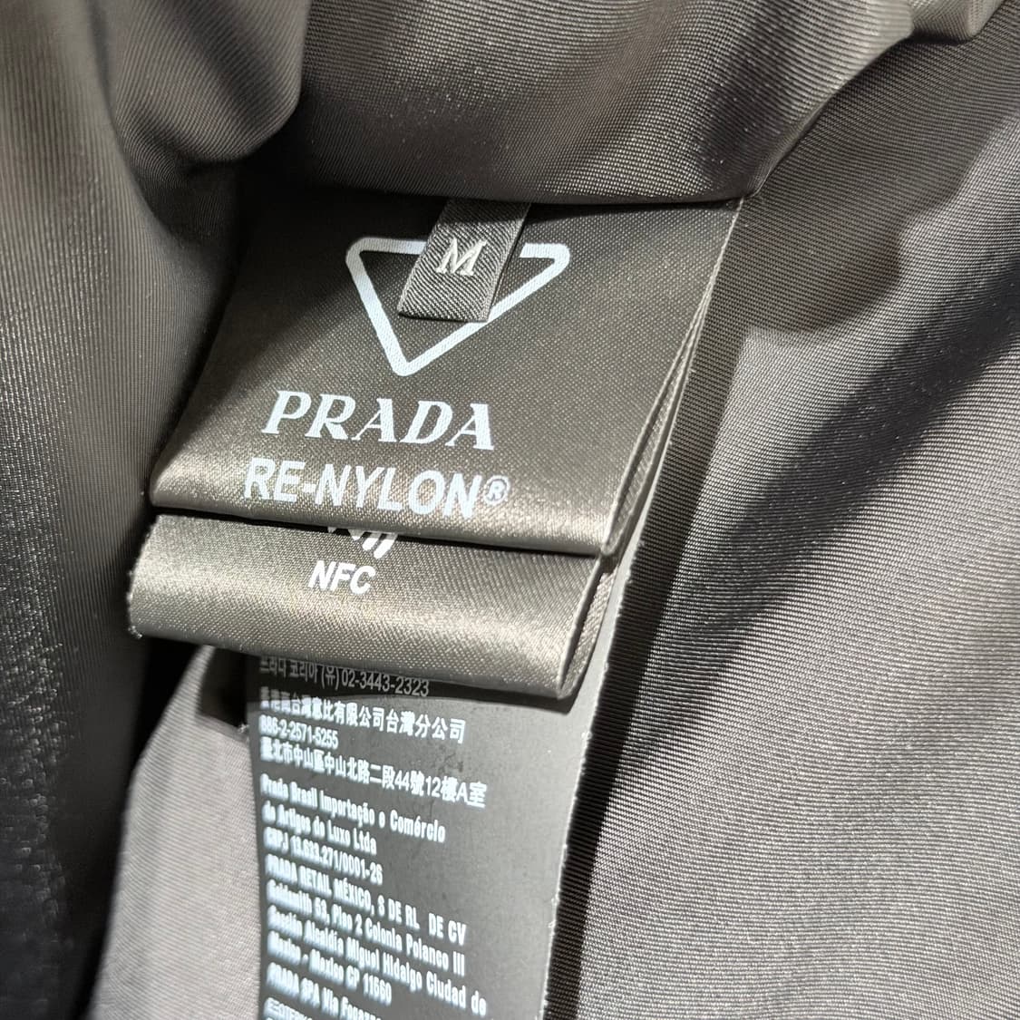 (S/M) / 프라다 삼각로고 리나일론 크롭 다운 패딩 자켓 블랙 상품이미지8