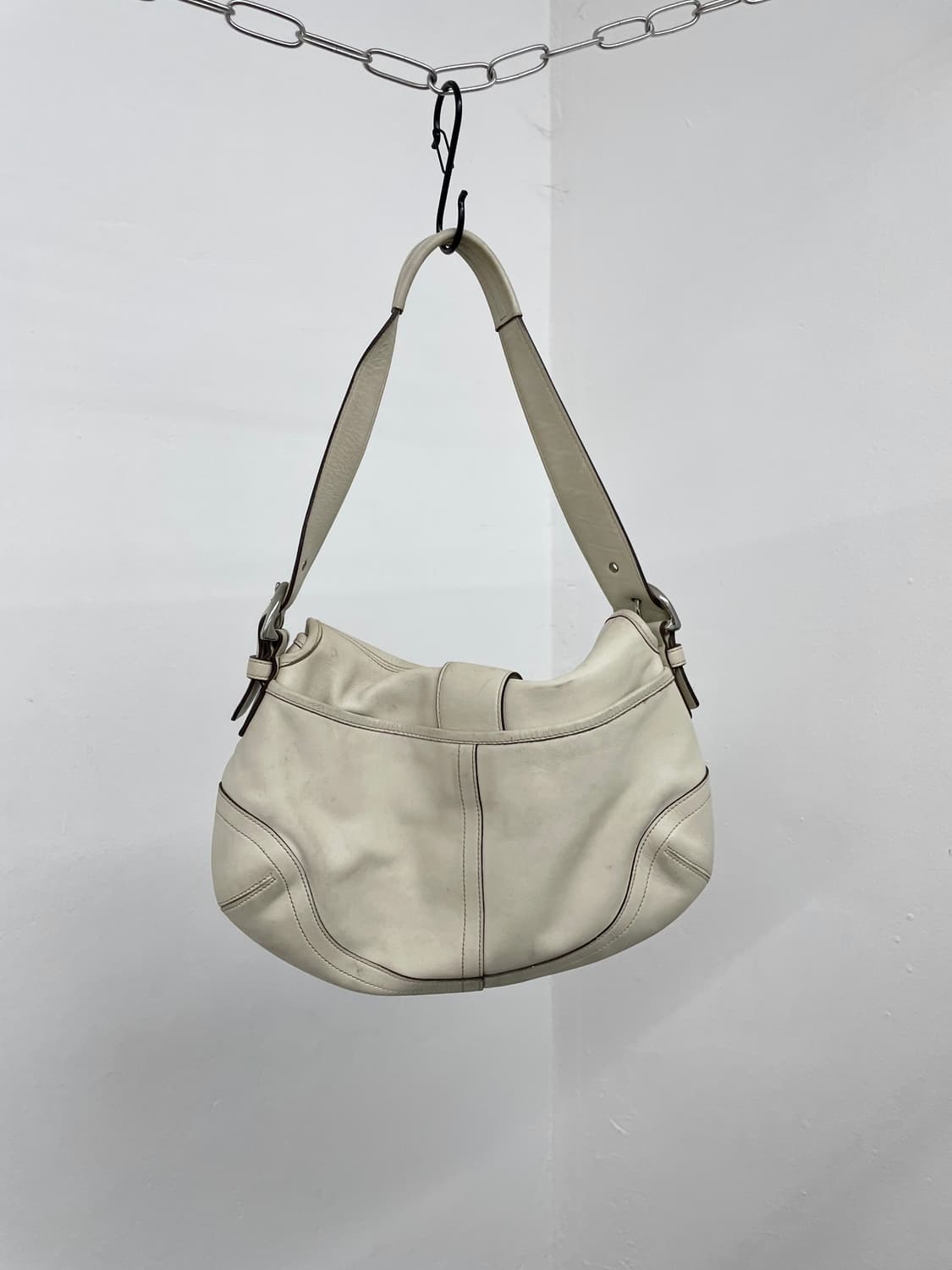 아이보리 코치 버클 숄더백 상품이미지8