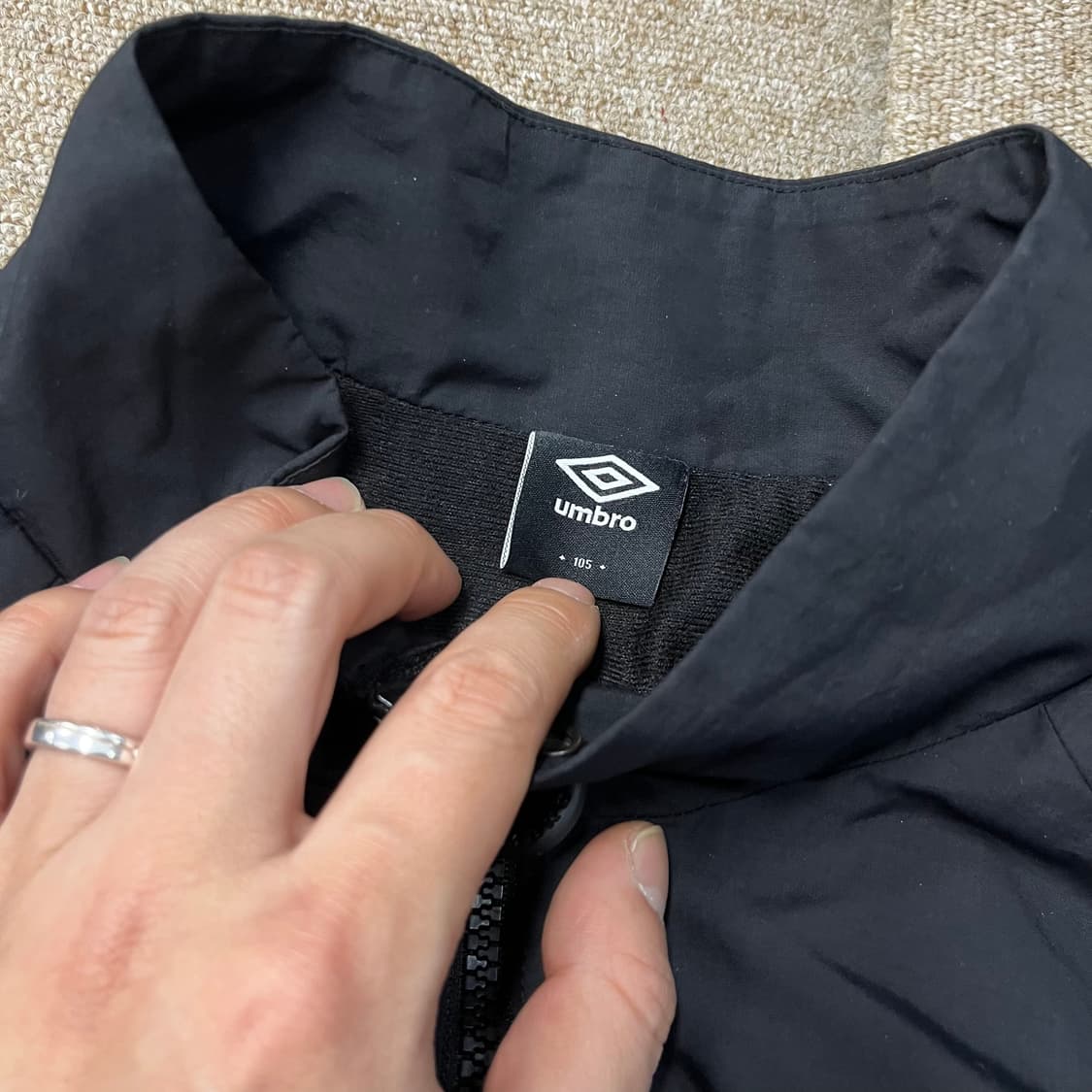 엄브로 ipfu 빅로고 바람막이 자켓 상품이미지6